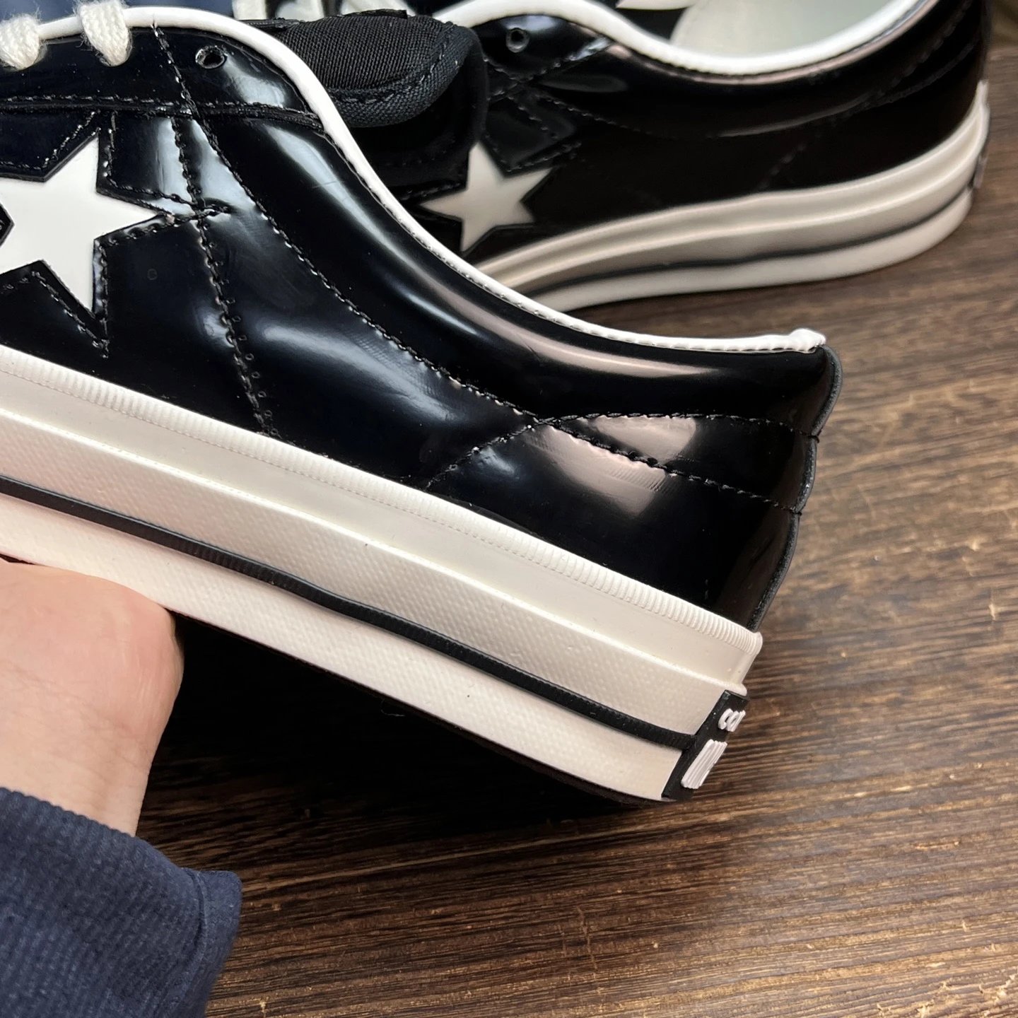 Low Top Patent Leather Sneakers Black Ivory - Gallery Image 6 - Detailed View