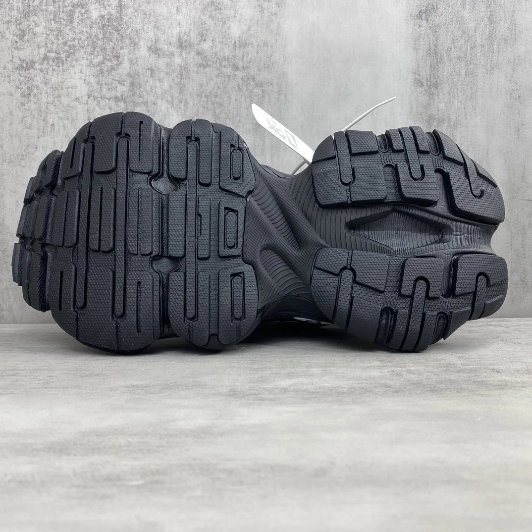 Chunky Retro Mesh Sneakers with Reflective Details Black - Gallery Image 8 - Detailed View