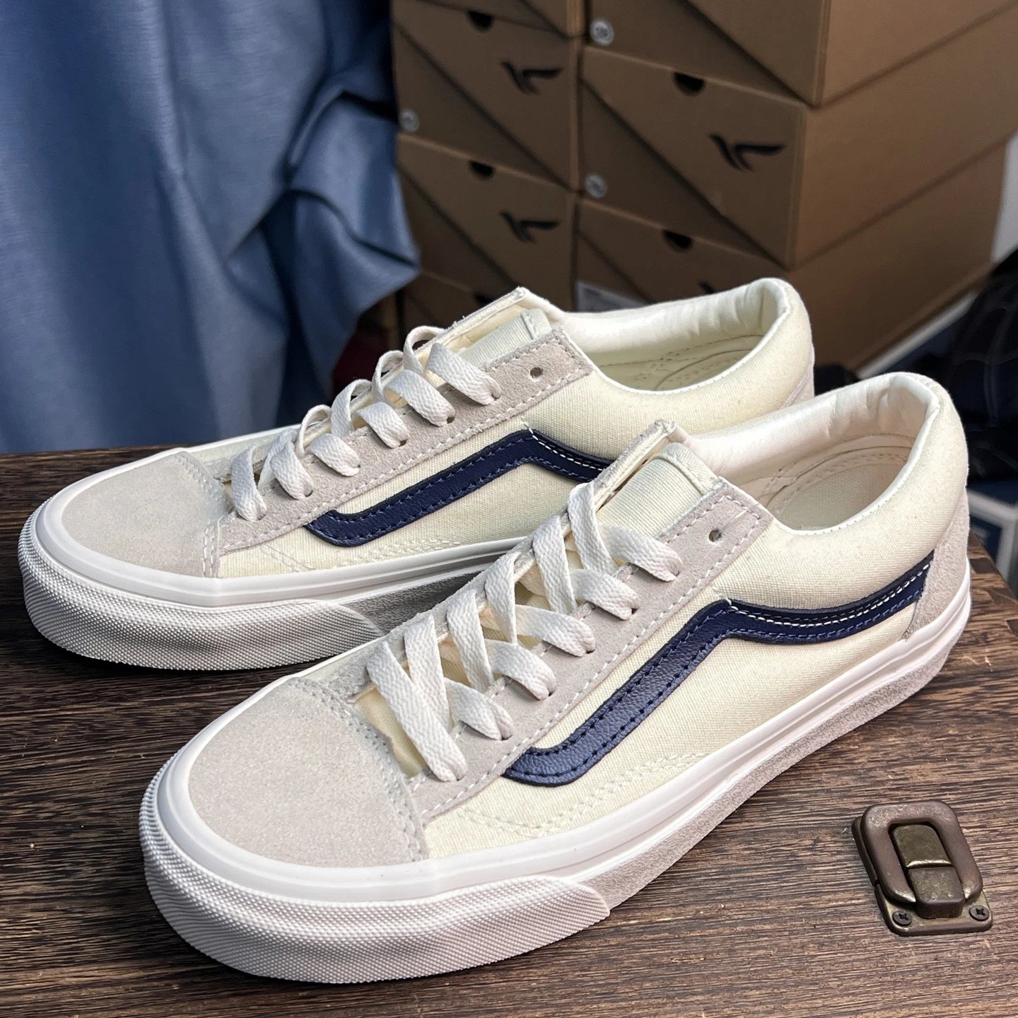 Old Skool 36 Canvas Sneakers Ivory Blue - Gallery Image 4 - Detailed View