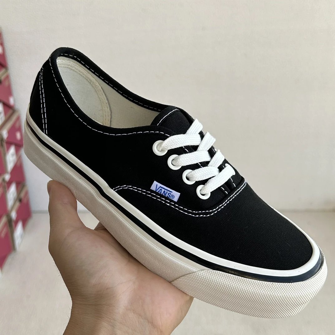 Authentic Canvas Low Skate Shoes Noir - Gallery Image 7 - Detailed View