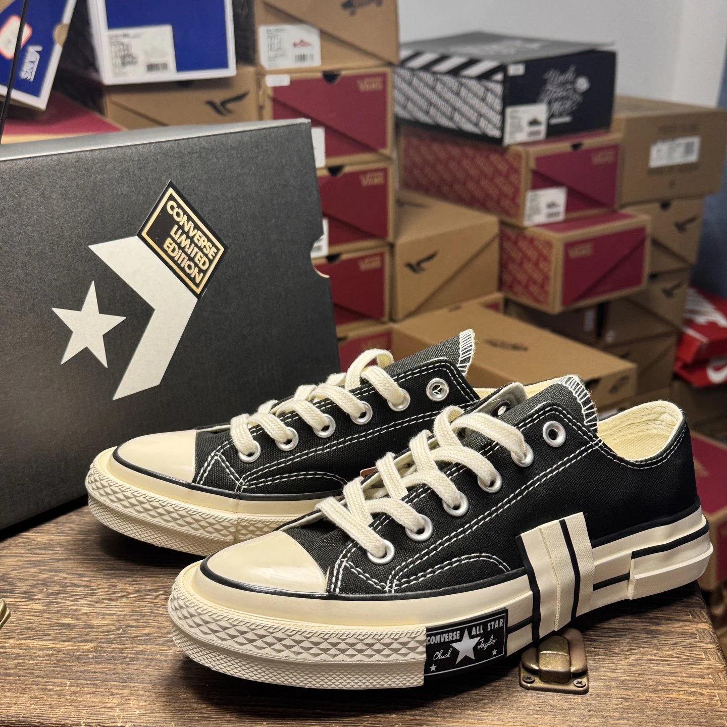 Canvas Low Top Sneakers Vintage Black - Gallery Image 9 - Detailed View