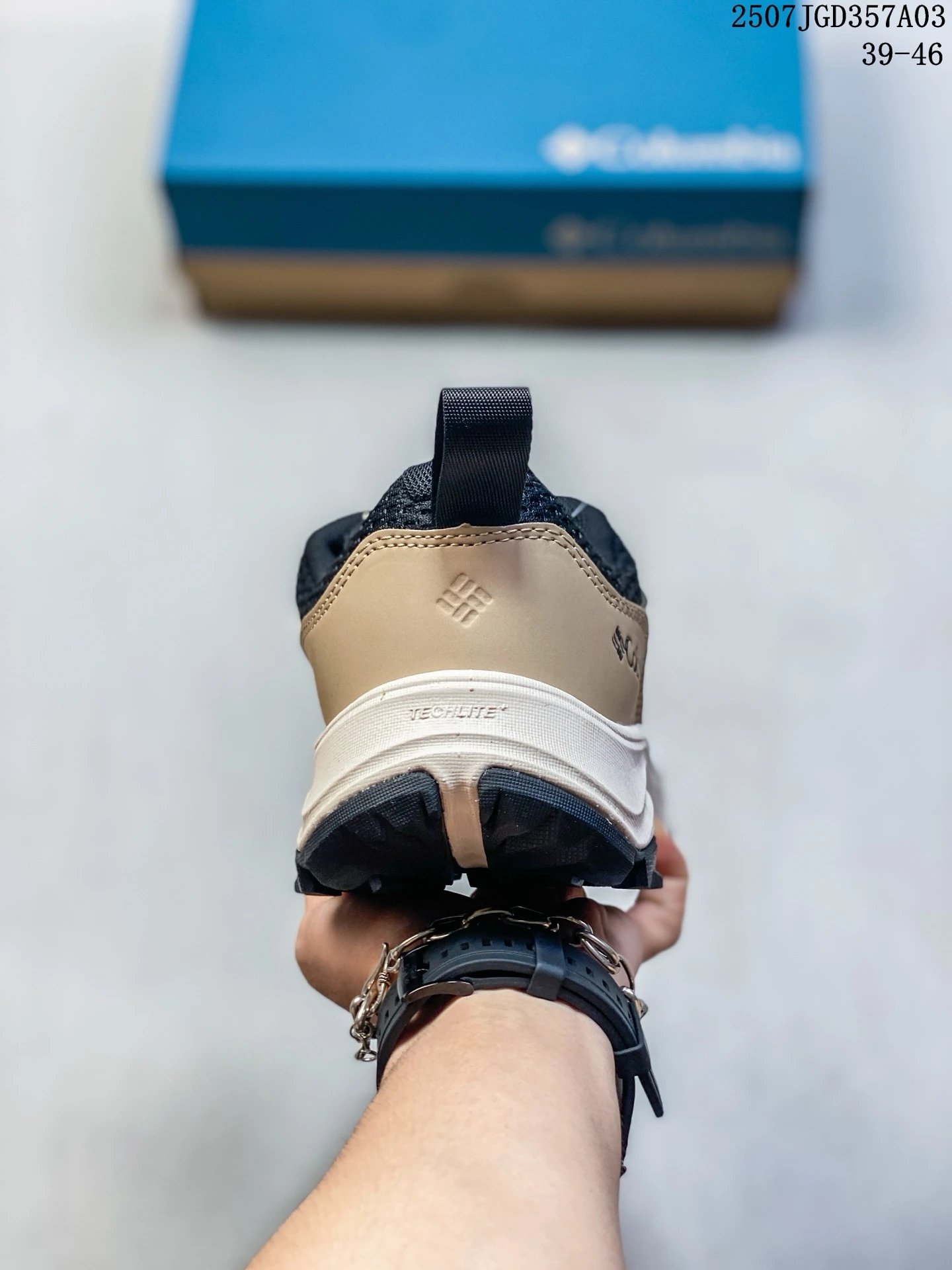 Lightweight Hiking Sneakers Sandstone Beige - Gallery Image 4 - Detailed View