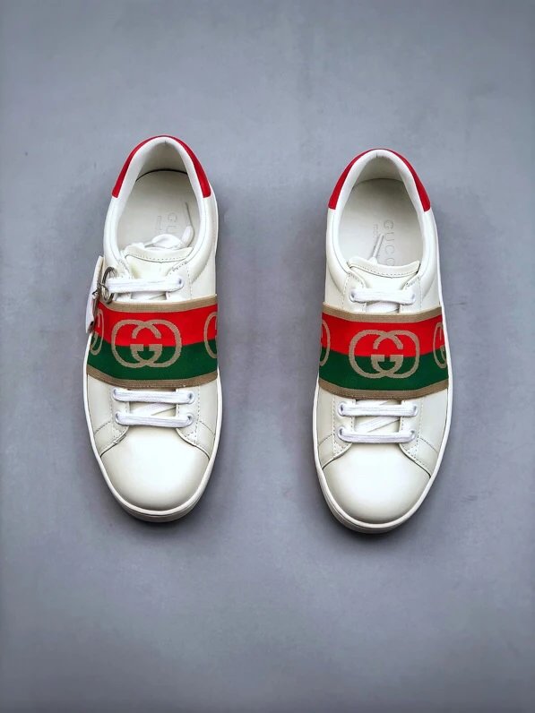 Gucci Bee White Red Sneakers Keychain - Gallery Image 6 - Detailed View