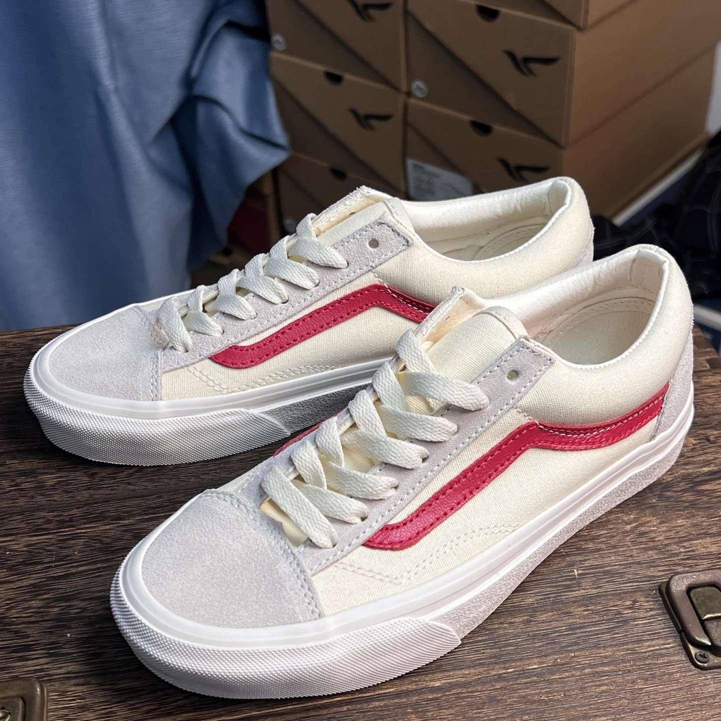 Old Skool 36 Canvas Sneakers Ivory with Crimson Stripes - Gallery Image 5 - Detailed View