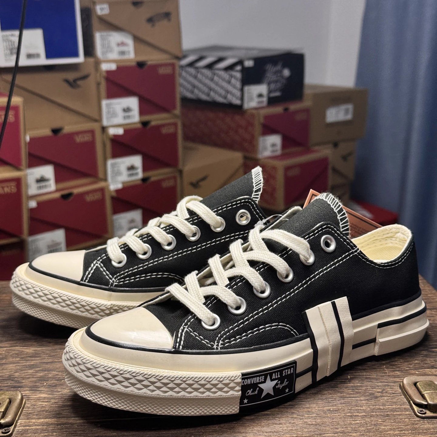 Canvas Low Top Sneakers Vintage Black - Gallery Image 1 - Detailed View