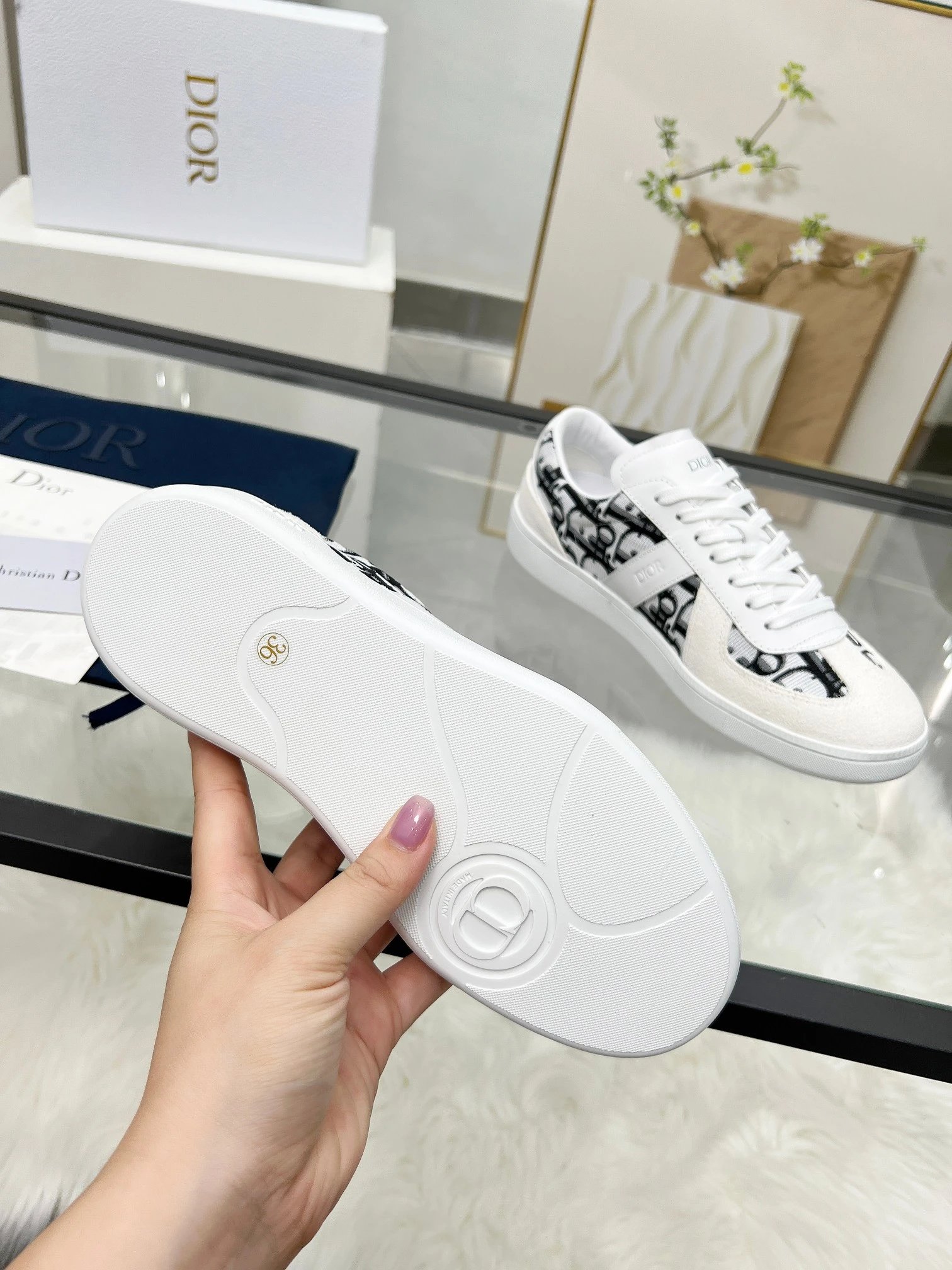 Dior B01 Sneakers Black White - Gallery Image 8 - Detailed View