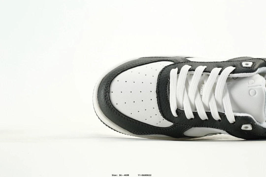Alo Yoga Runner Sneakers Black White - Gallery Image 5 - Detailed View