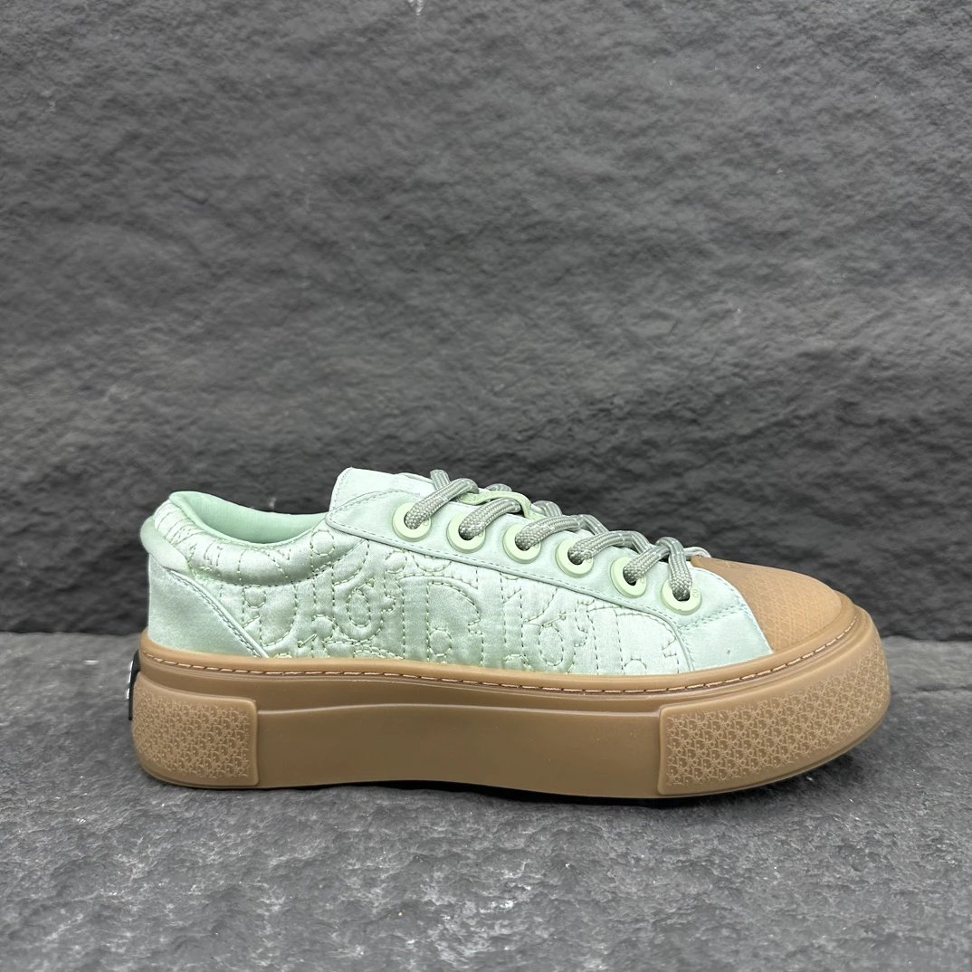 Limited Edition Sneakers Sage Green - Gallery Image 7 - Detailed View