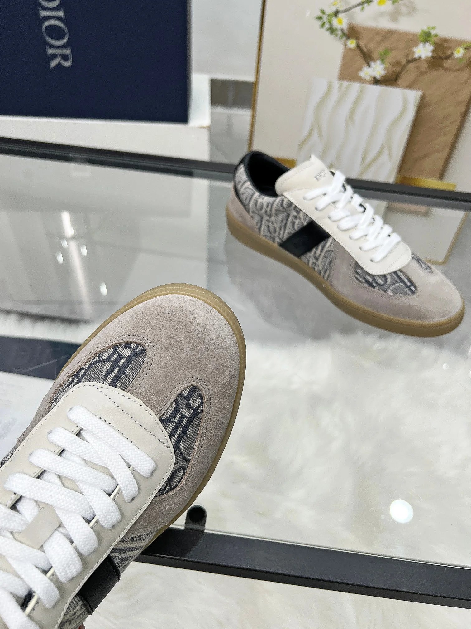 Dior B01 Sneakers Gray - Gallery Image 8 - Detailed View