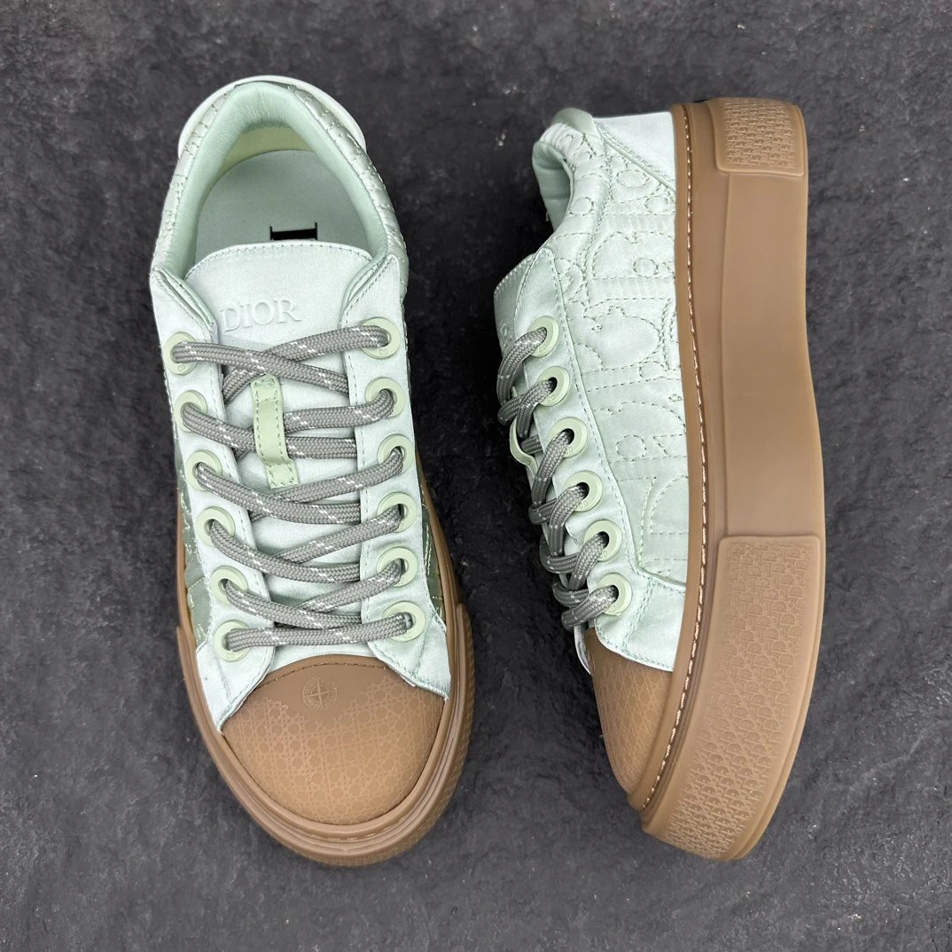 Limited Edition Sneakers Sage Green - Gallery Image 4 - Detailed View