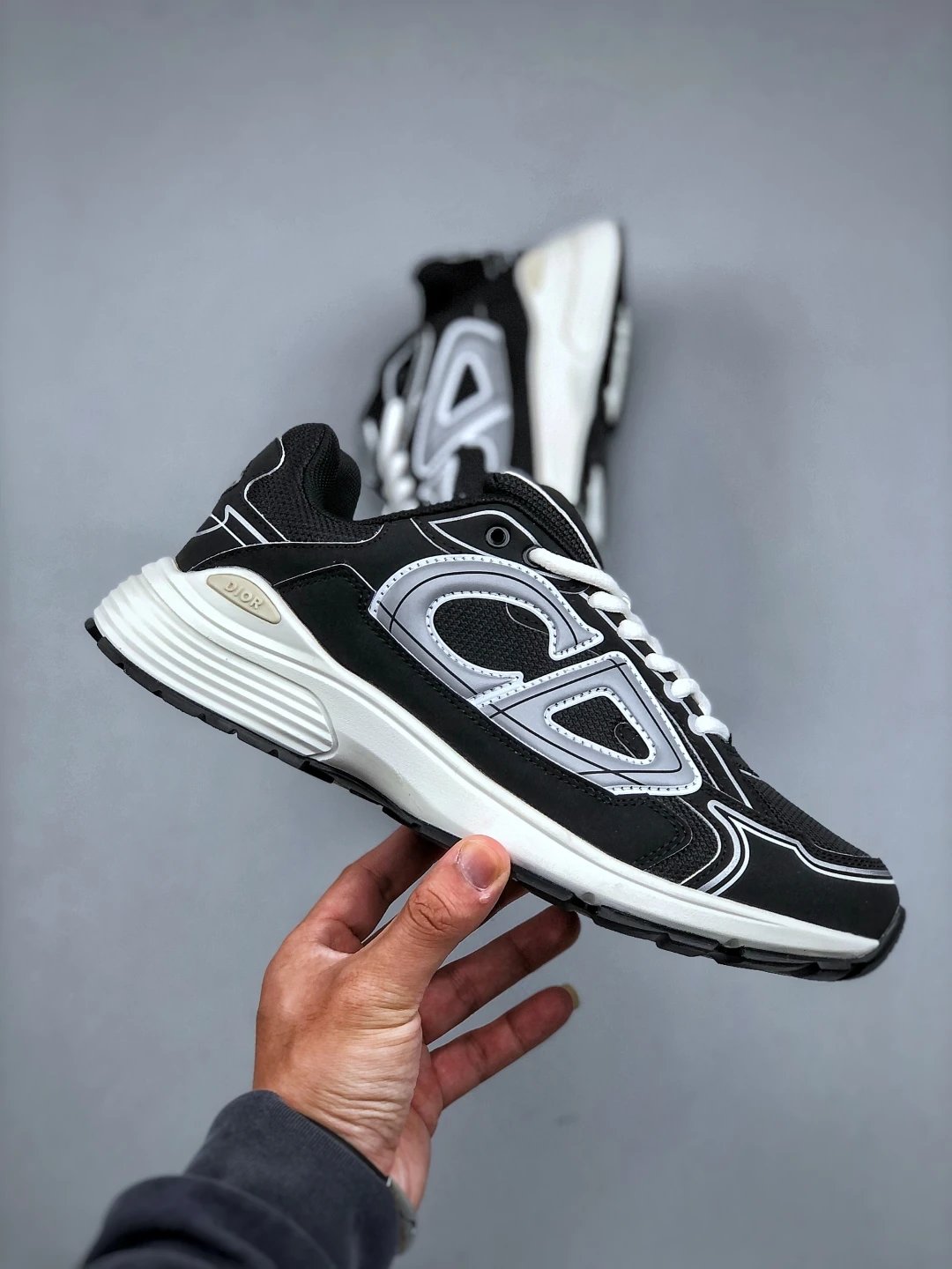 Retro Dad Sneakers Noir - Gallery Image 4 - Detailed View