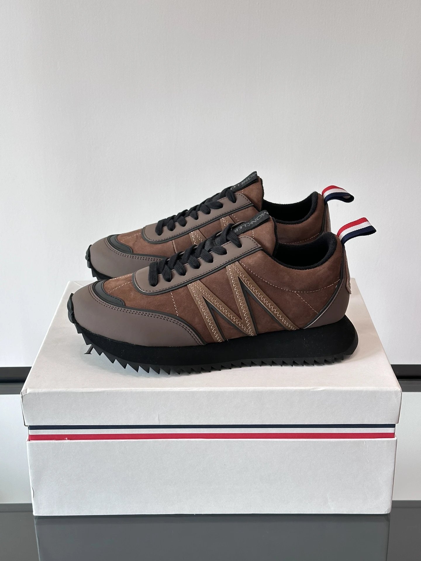 Moncler Pacey Sneakers Brown - Gallery Image 4 - Detailed View