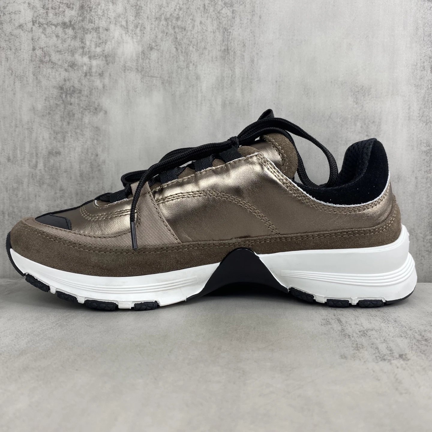 Women's Leather Mesh Outdoor Sneakers Bronze Finish - Gallery Image 7 - Detailed View