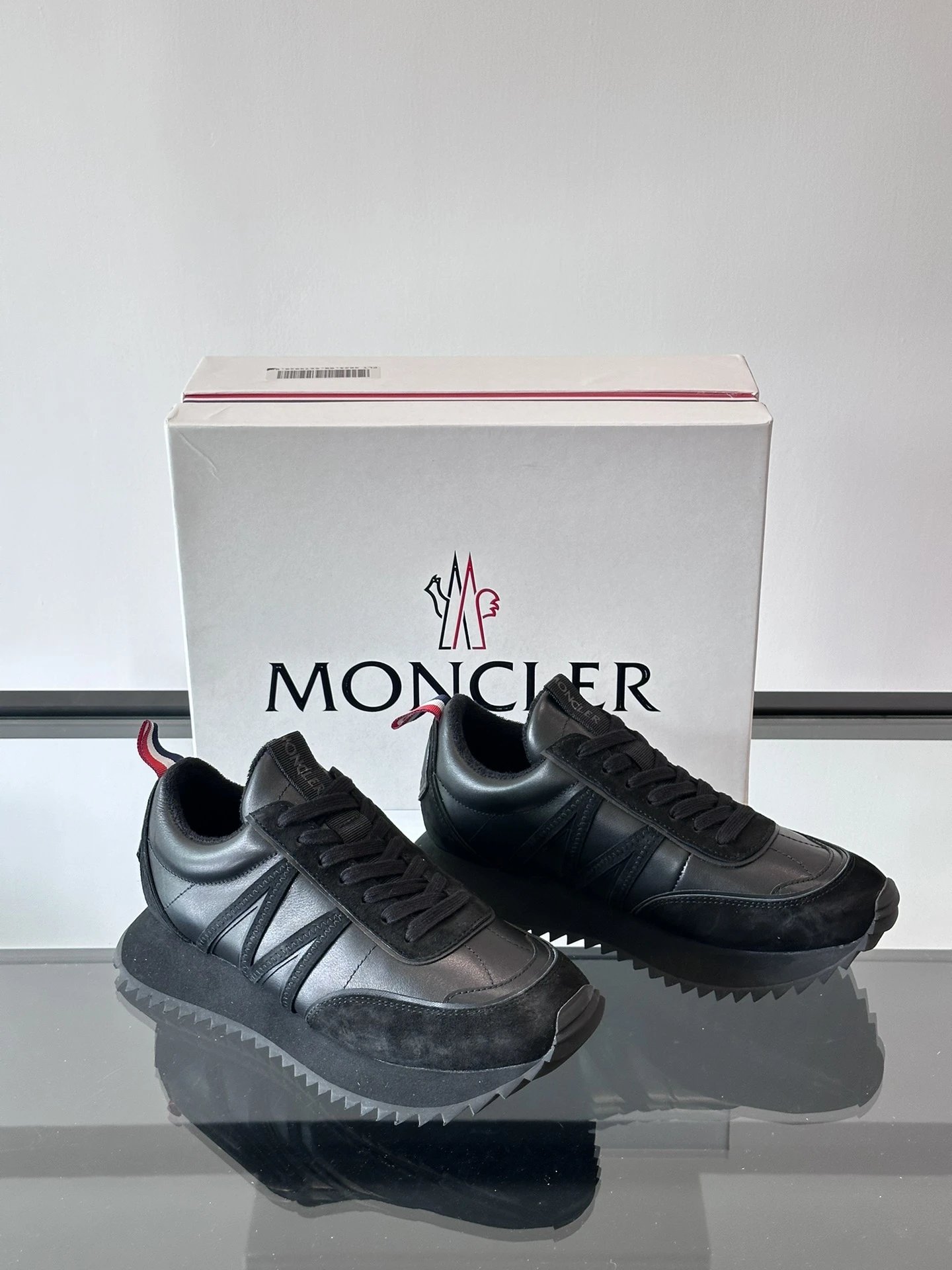 Moncler Pacey Sneakers Black - Gallery Image 6 - Detailed View