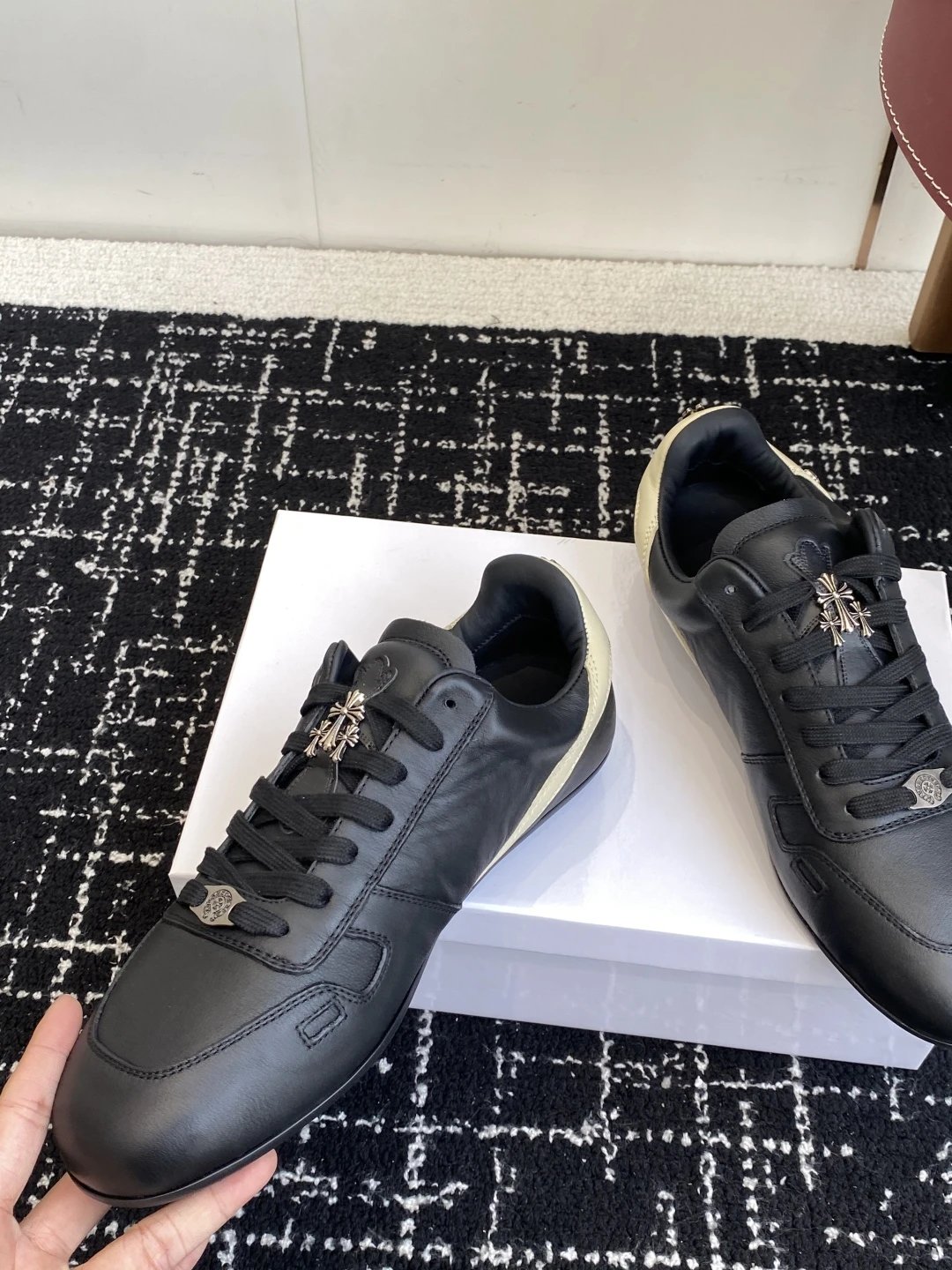 Retro Leather Trainer Sneakers Noir Ivory - Gallery Image 6 - Detailed View