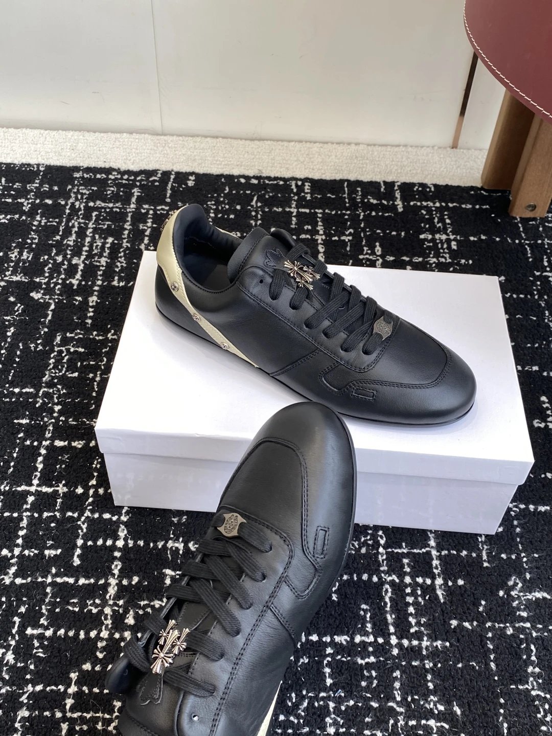 Retro Leather Trainer Sneakers Noir Ivory - Gallery Image 5 - Detailed View