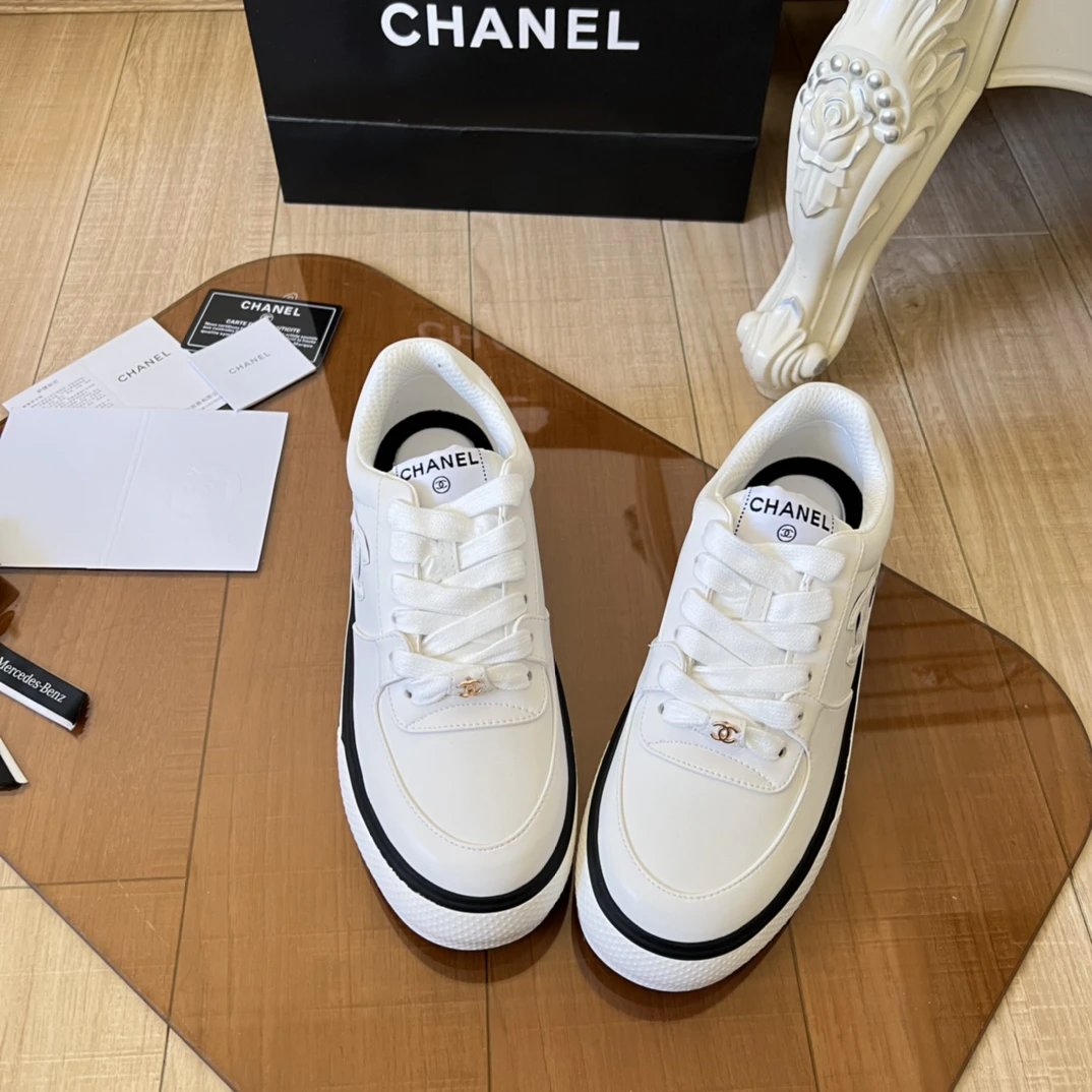 Chanel White Low-Top Sneakers - Gallery Image 5 - Detailed View