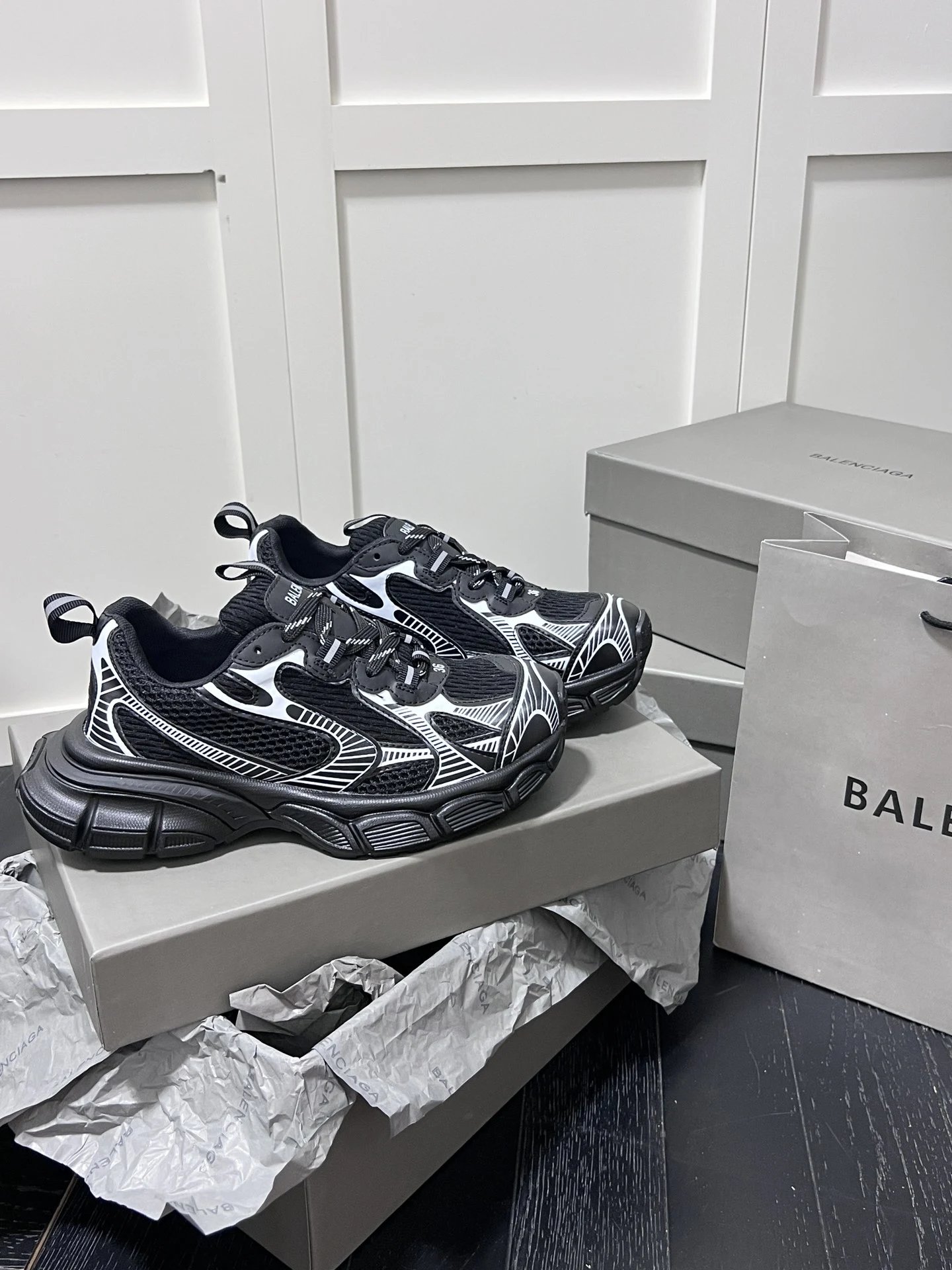 Retro Dad Sneakers Mesh Leather Chunky Sole Graphite Black - Gallery Image 5 - Detailed View