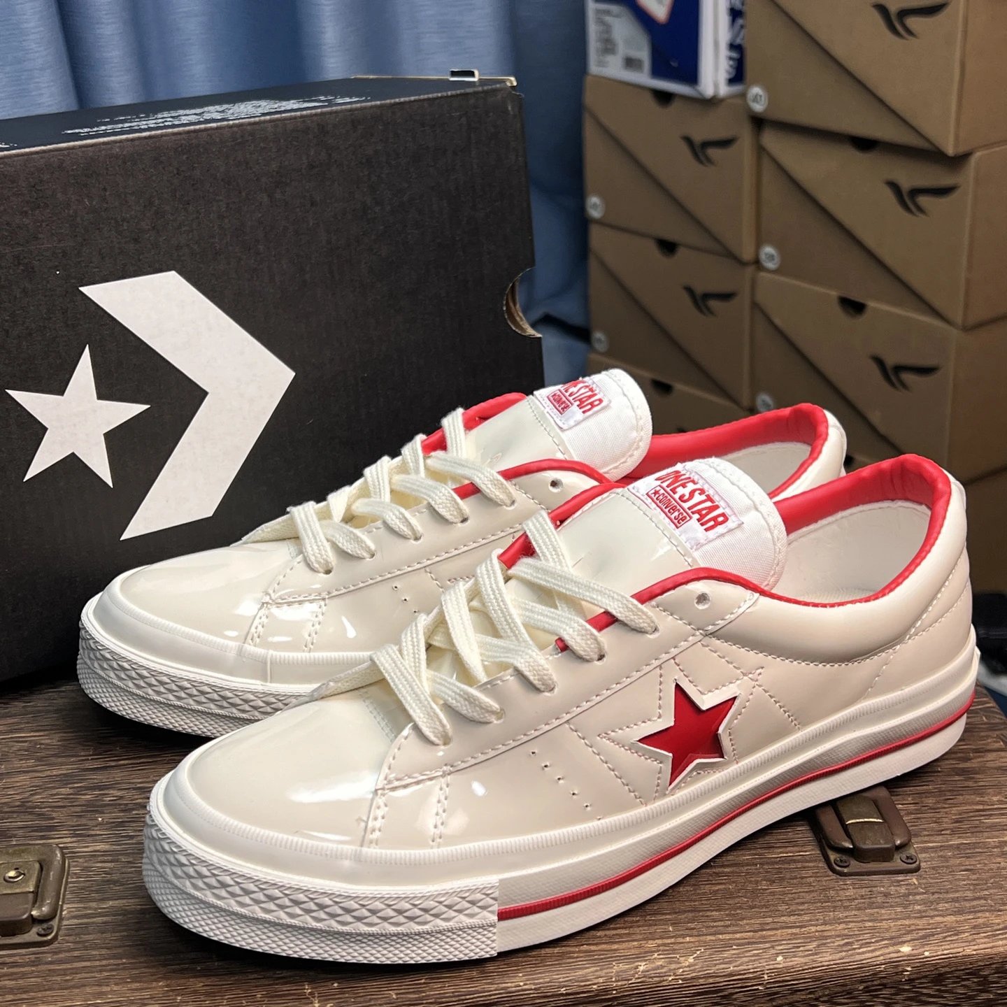 One Star Low Gloss Leather Sneakers Ivory Red - Gallery Image 9 - Detailed View