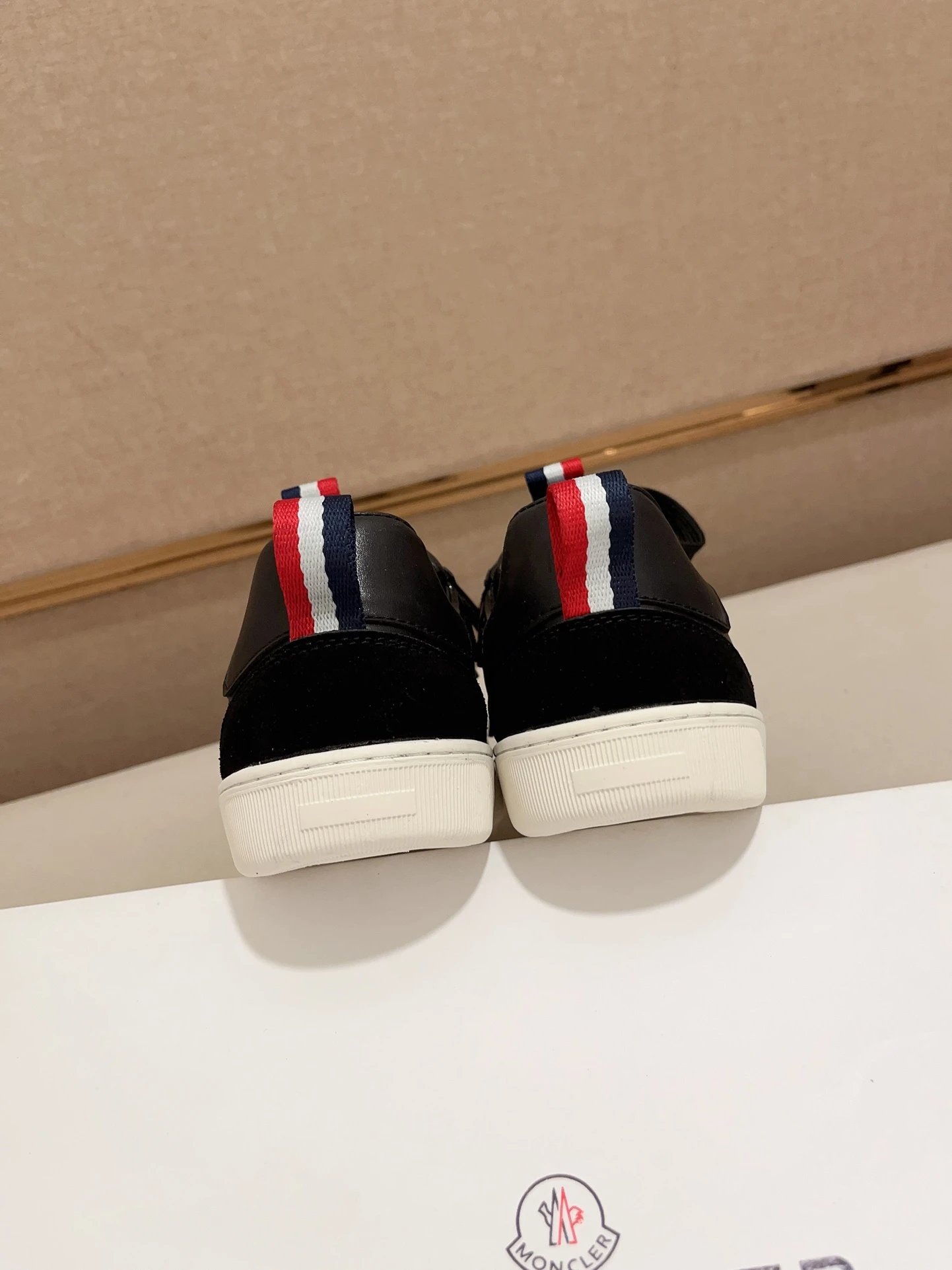 Moncler Lunarove Black Sneakers White sole - Gallery Image 8 - Detailed View
