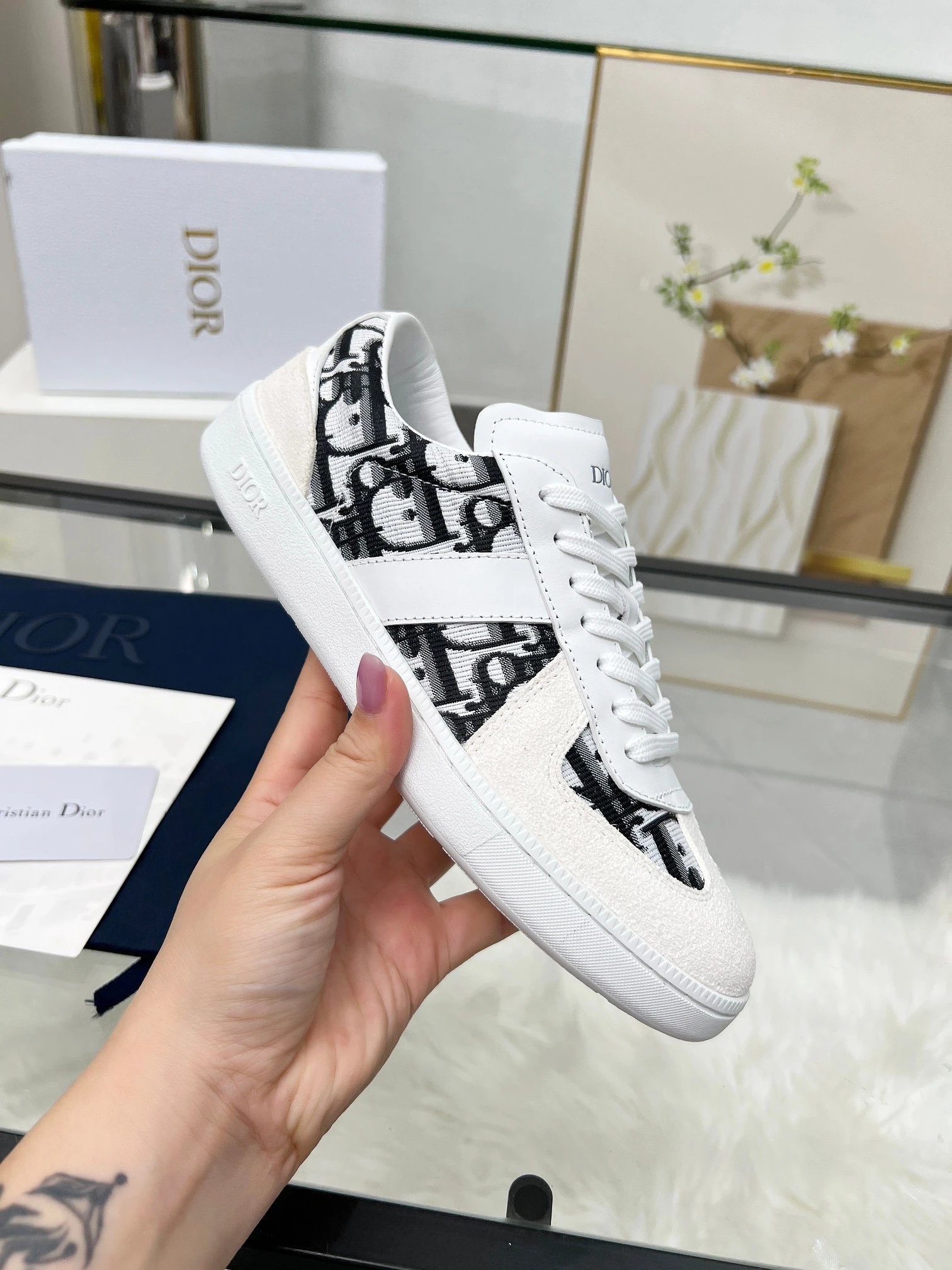 Dior B01 Sneakers Black White - Gallery Image 4 - Detailed View