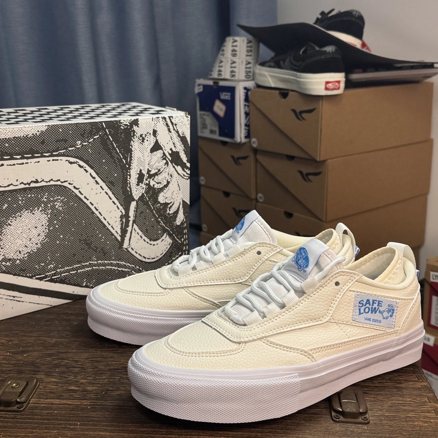 Low Top Leather Skate Shoes Ivory Blue - Gallery Image 9 - Detailed View