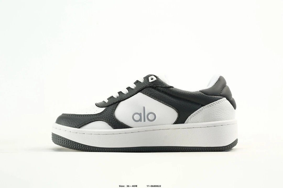 Alo Yoga Runner Sneakers Black White - Gallery Image 3 - Detailed View