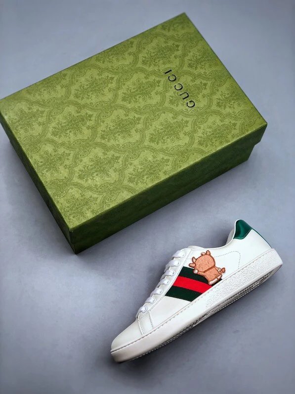 Gucci Bee White Green Sneakers Embroidered Doraemon - Gallery Image 3 - Detailed View