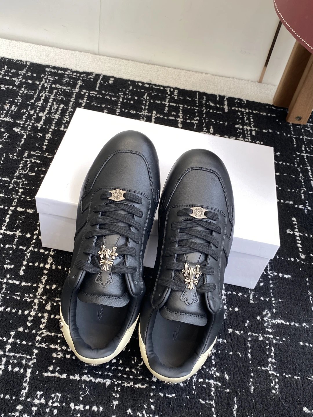 Retro Leather Trainer Sneakers Noir Ivory - Gallery Image 4 - Detailed View