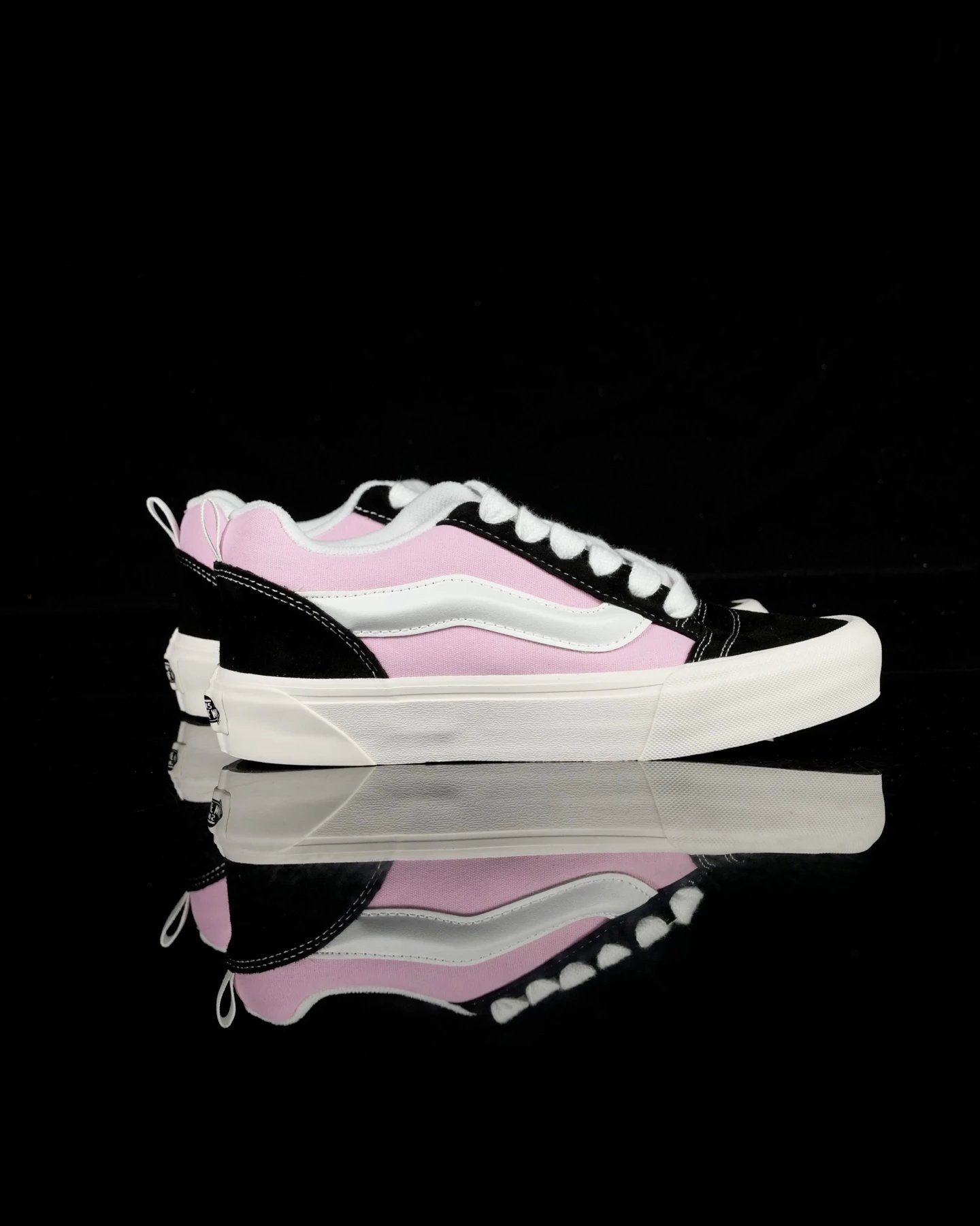 Retro Chunky Skate Sneakers Pink Noir - Gallery Image 3 - Detailed View