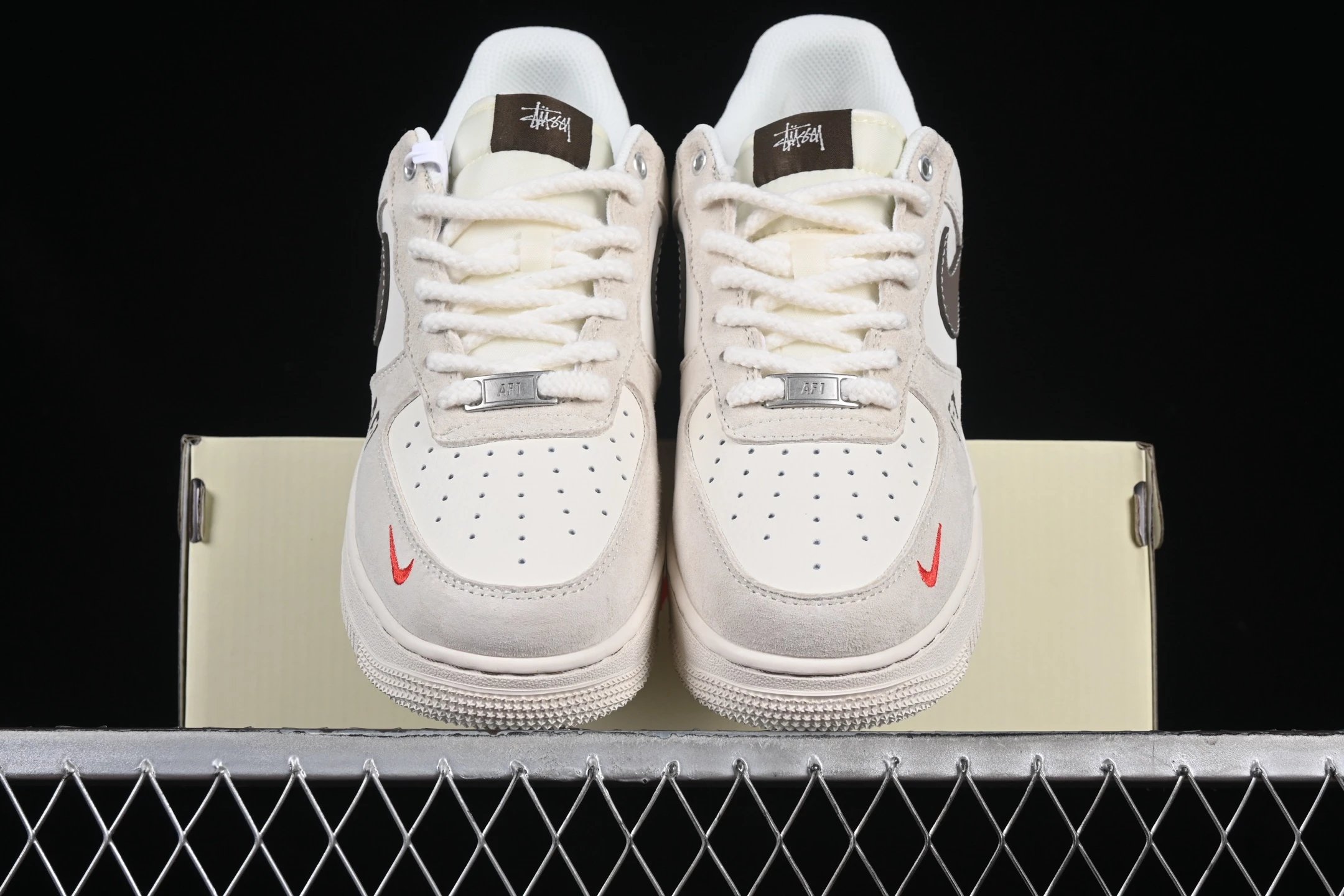 Casual Low-Top Sneakers Taupe Ivory - Gallery Image 4 - Detailed View