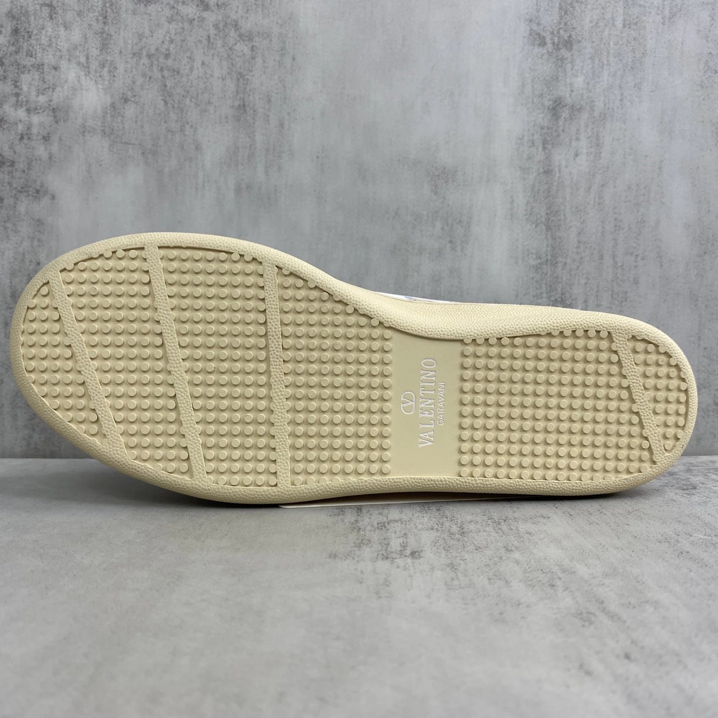 Lazy Silhouette Leather Sneakers Ivory - Gallery Image 8 - Detailed View