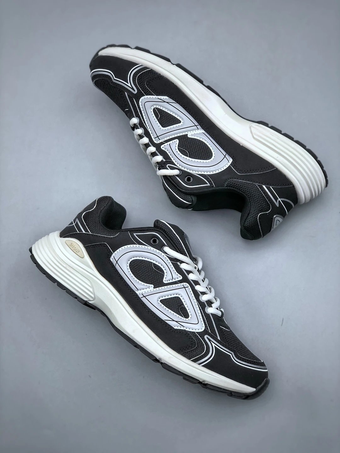 Retro Dad Sneakers Noir - Gallery Image 9 - Detailed View