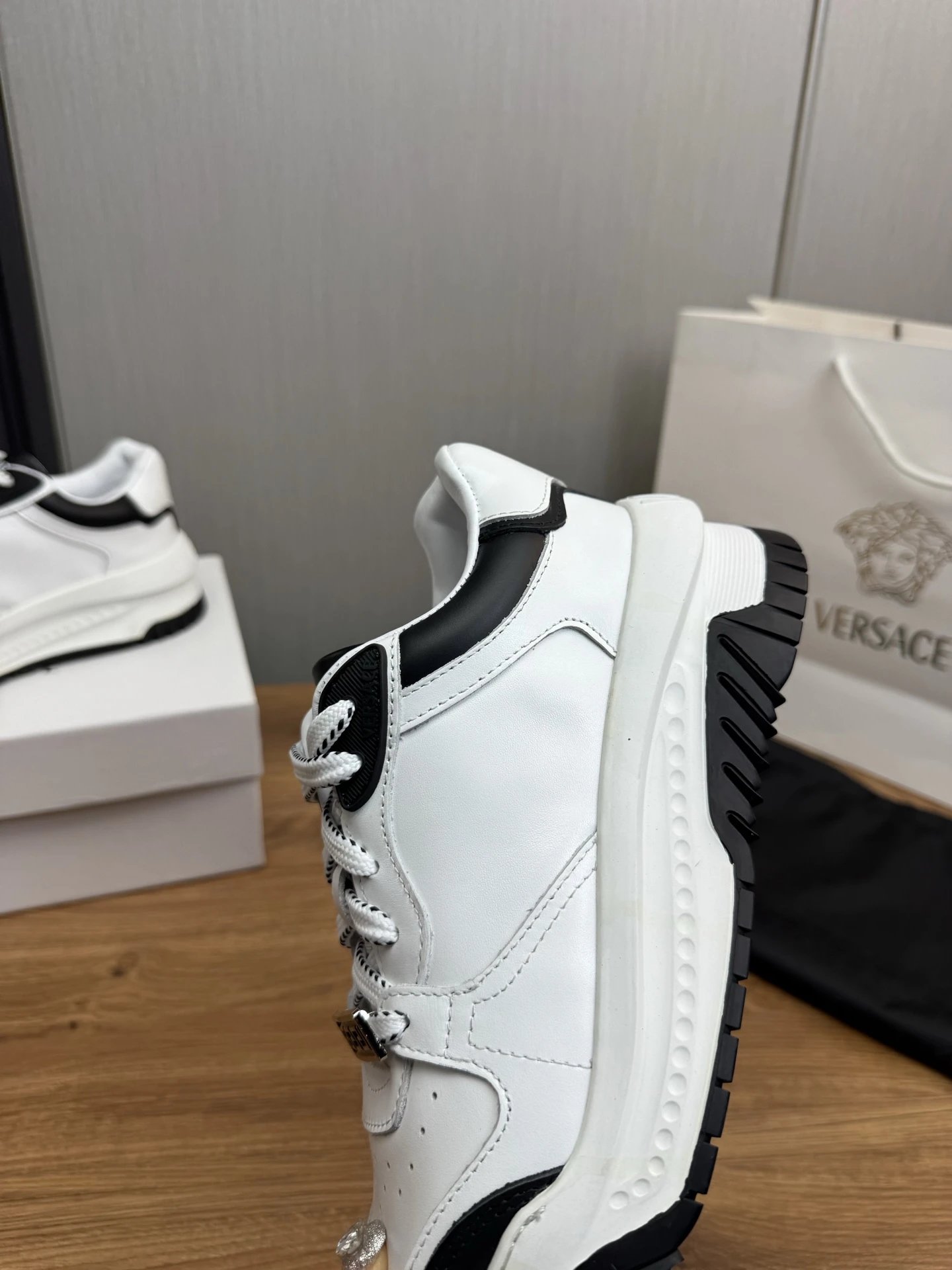 Luxury Leather Sneakers Duo Black White - Gallery Image 9 - Detailed View