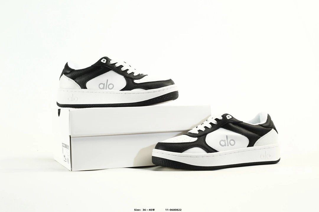 Alo Yoga Runne Sneakers Pink White - Gallery Image 3 - Detailed View