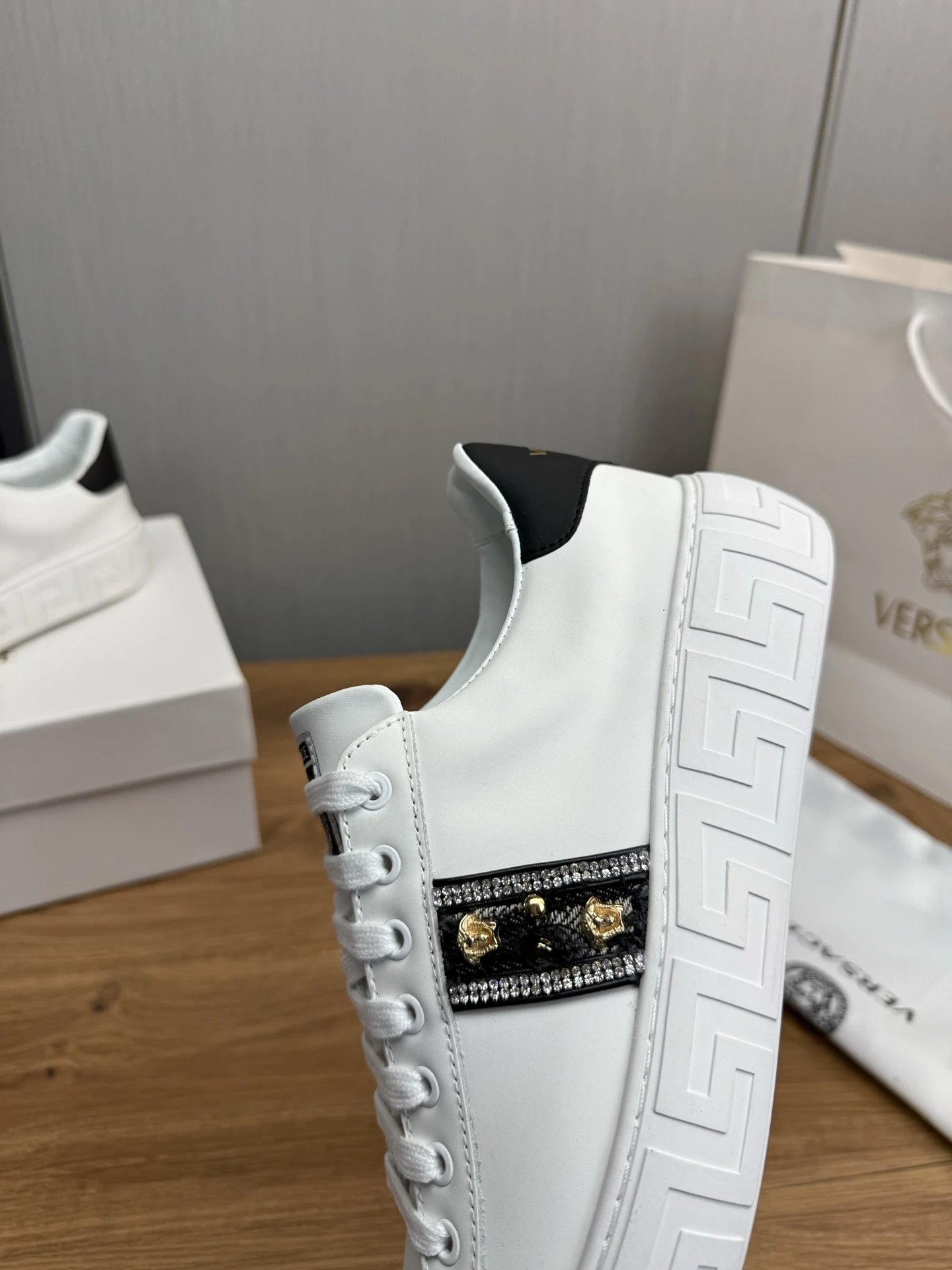 Luxury Leather Low Top Sneakers White Noir - Gallery Image 9 - Detailed View
