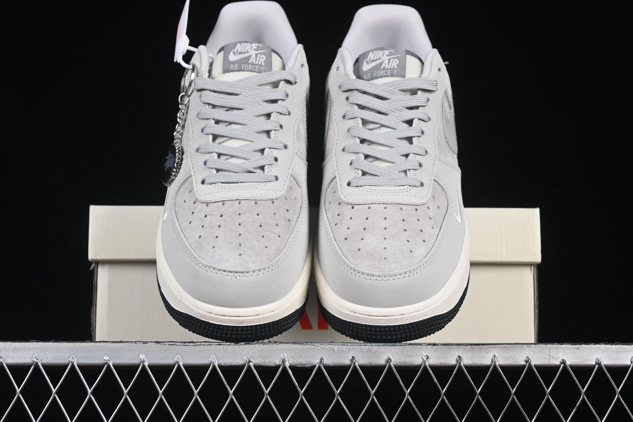 Low Top Sneakers Celestial Grey - Gallery Image 4 - Detailed View