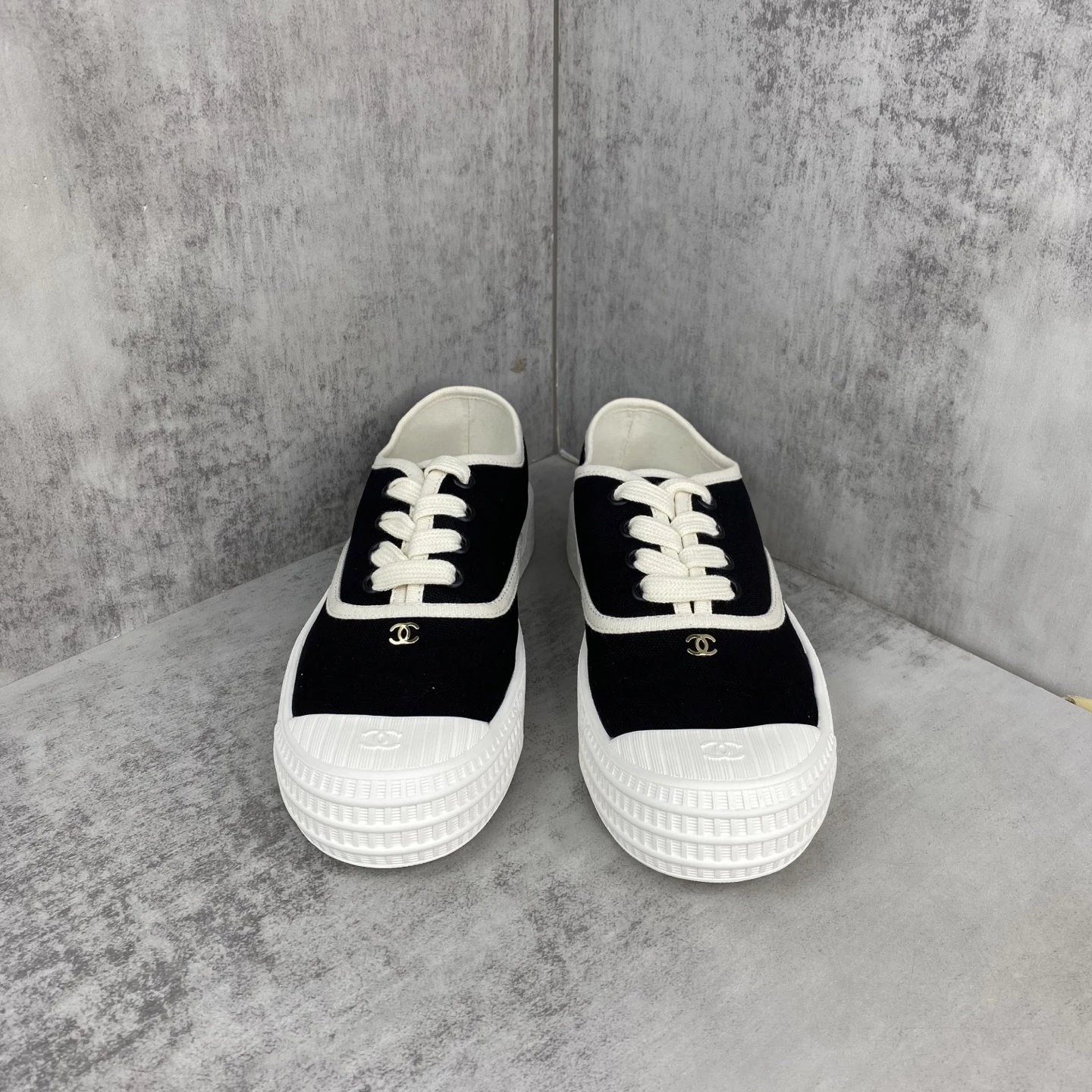 Vintage Canvas Low Top Sneakers with Ivory Black Trim - Gallery Image 4 - Detailed View