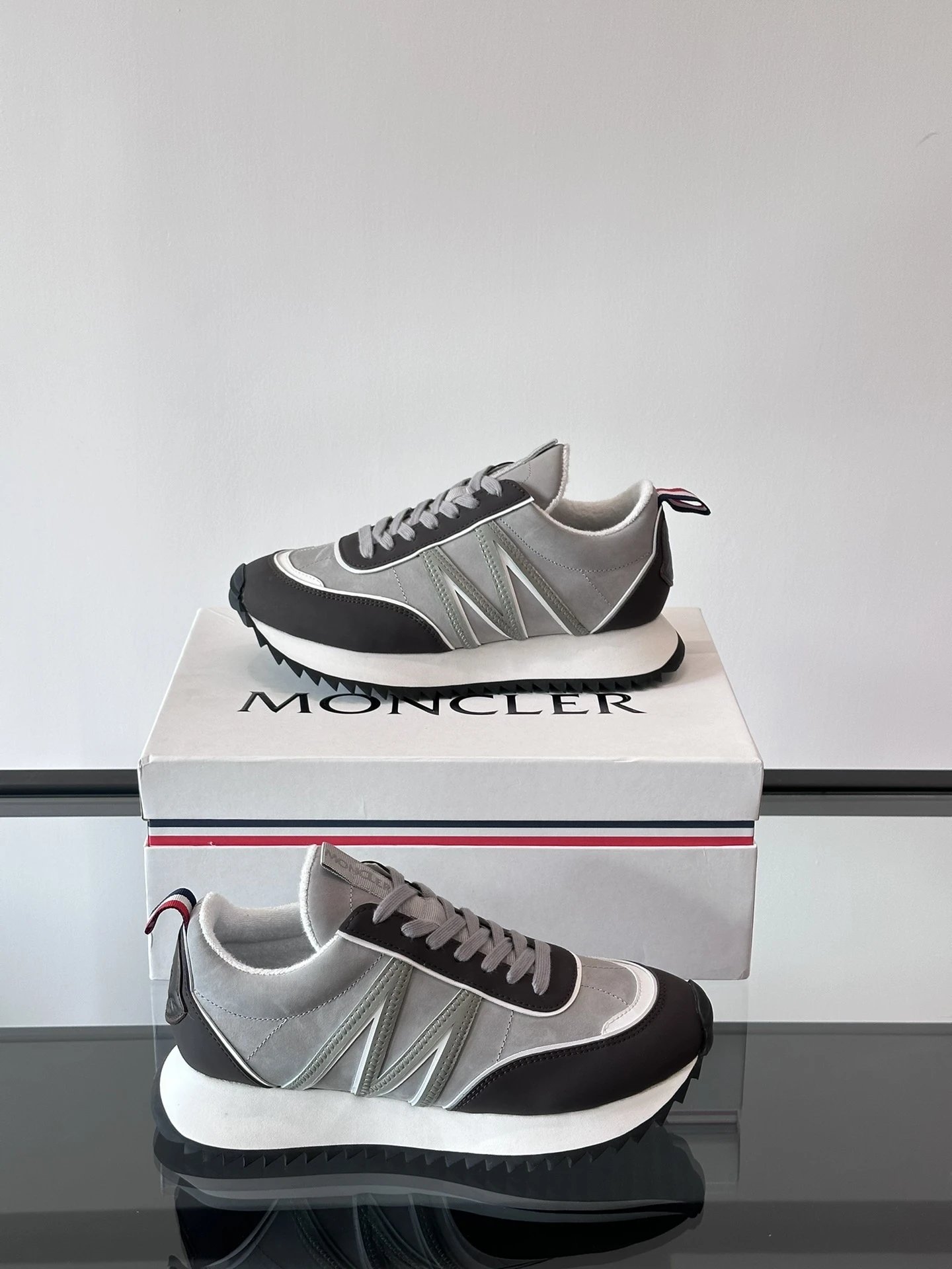 Moncler Pacey Sneakers Grey Black - Gallery Image 5 - Detailed View