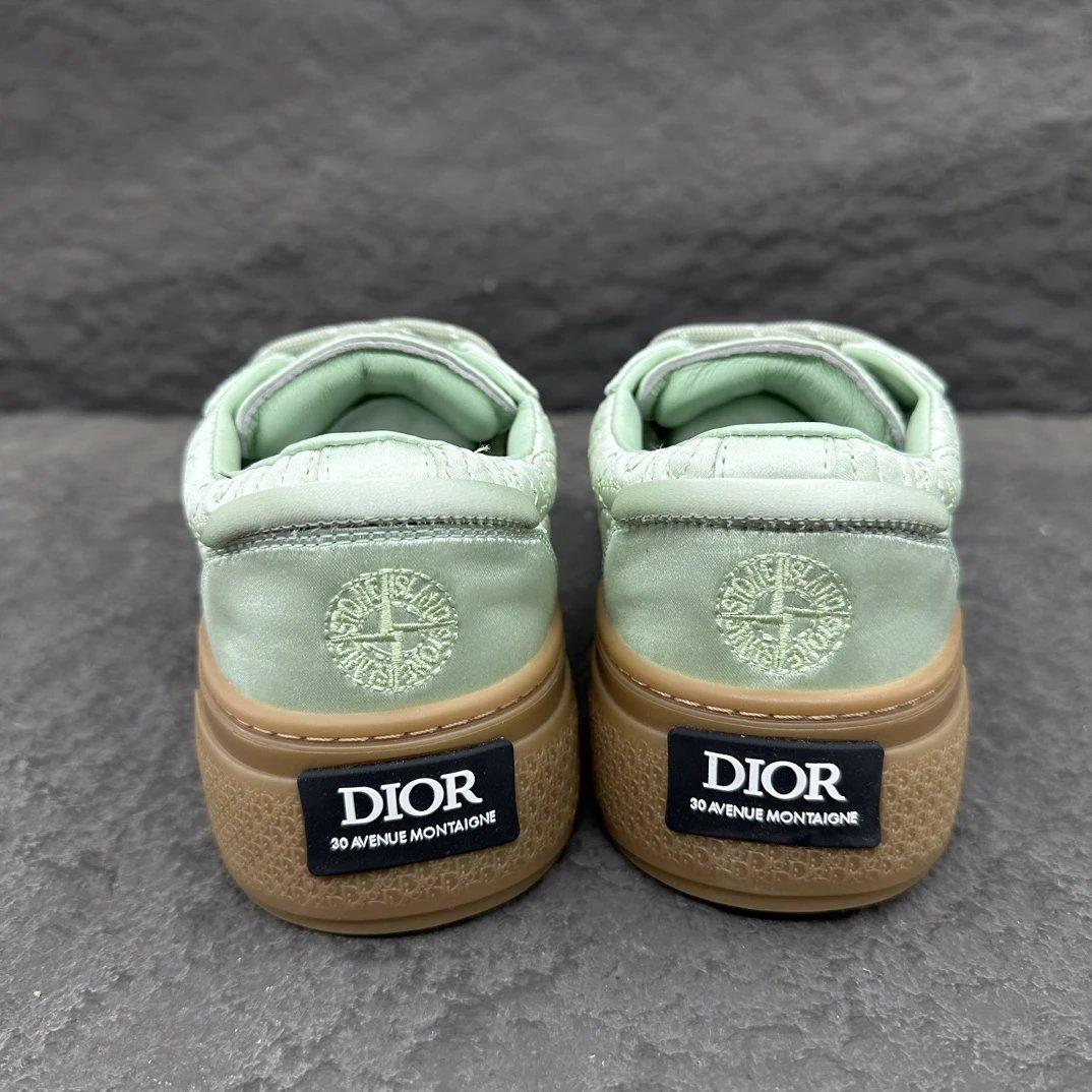 Limited Edition Sneakers Sage Green - Gallery Image 8 - Detailed View