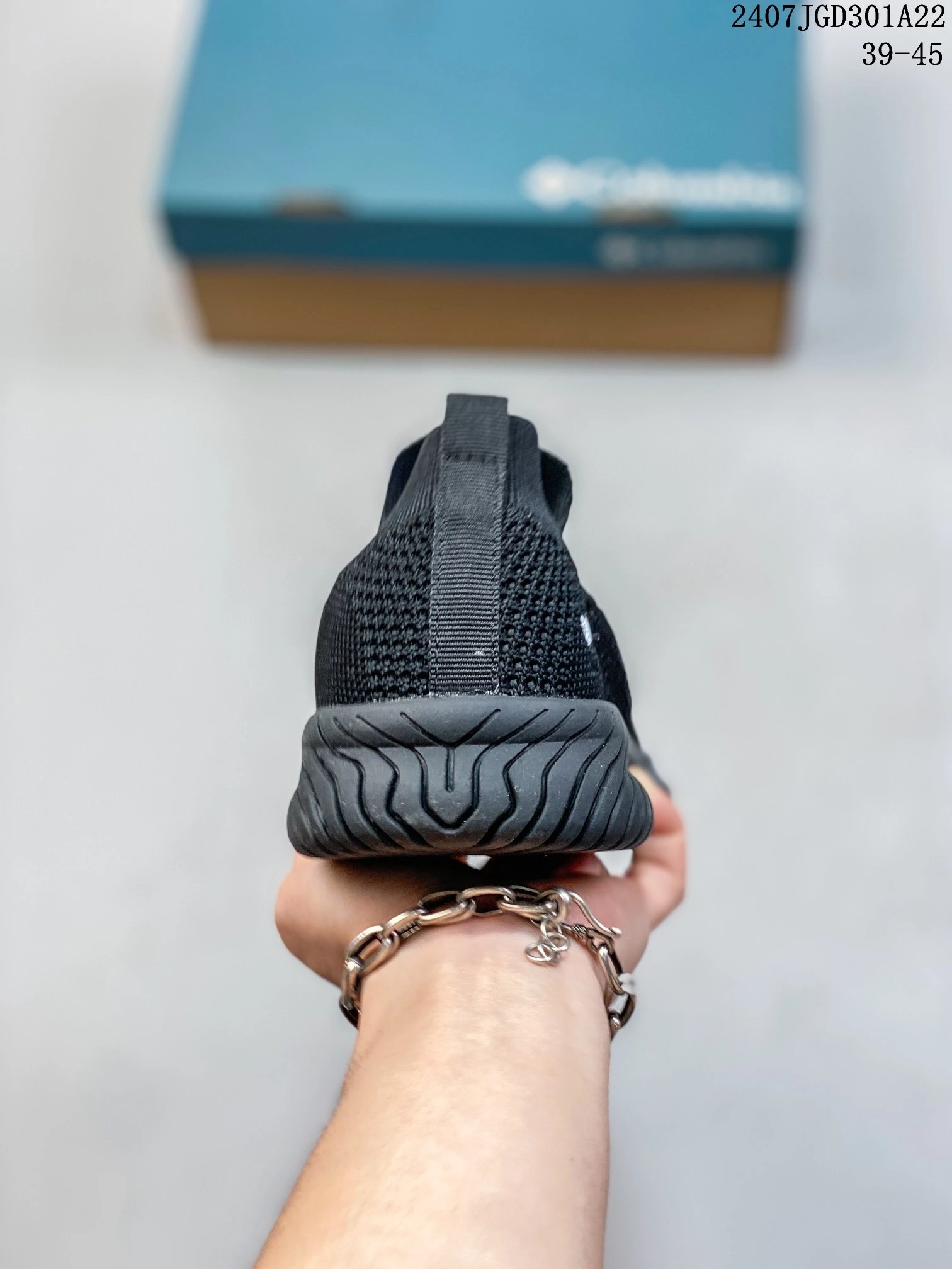 Summer Mesh Hiking Sneakers Obsidian Black - Gallery Image 4 - Detailed View