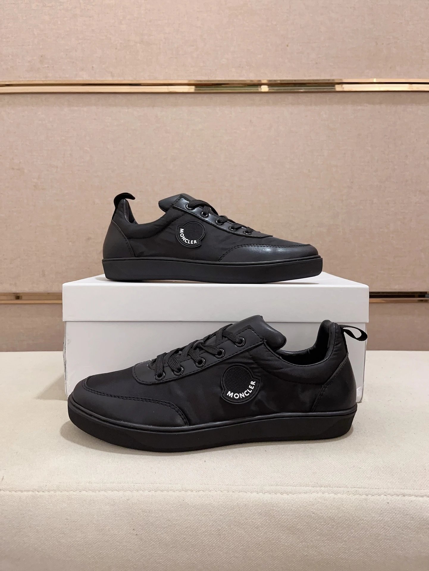 Moncler Lunarove Sneakers Black - Gallery Image 7 - Detailed View