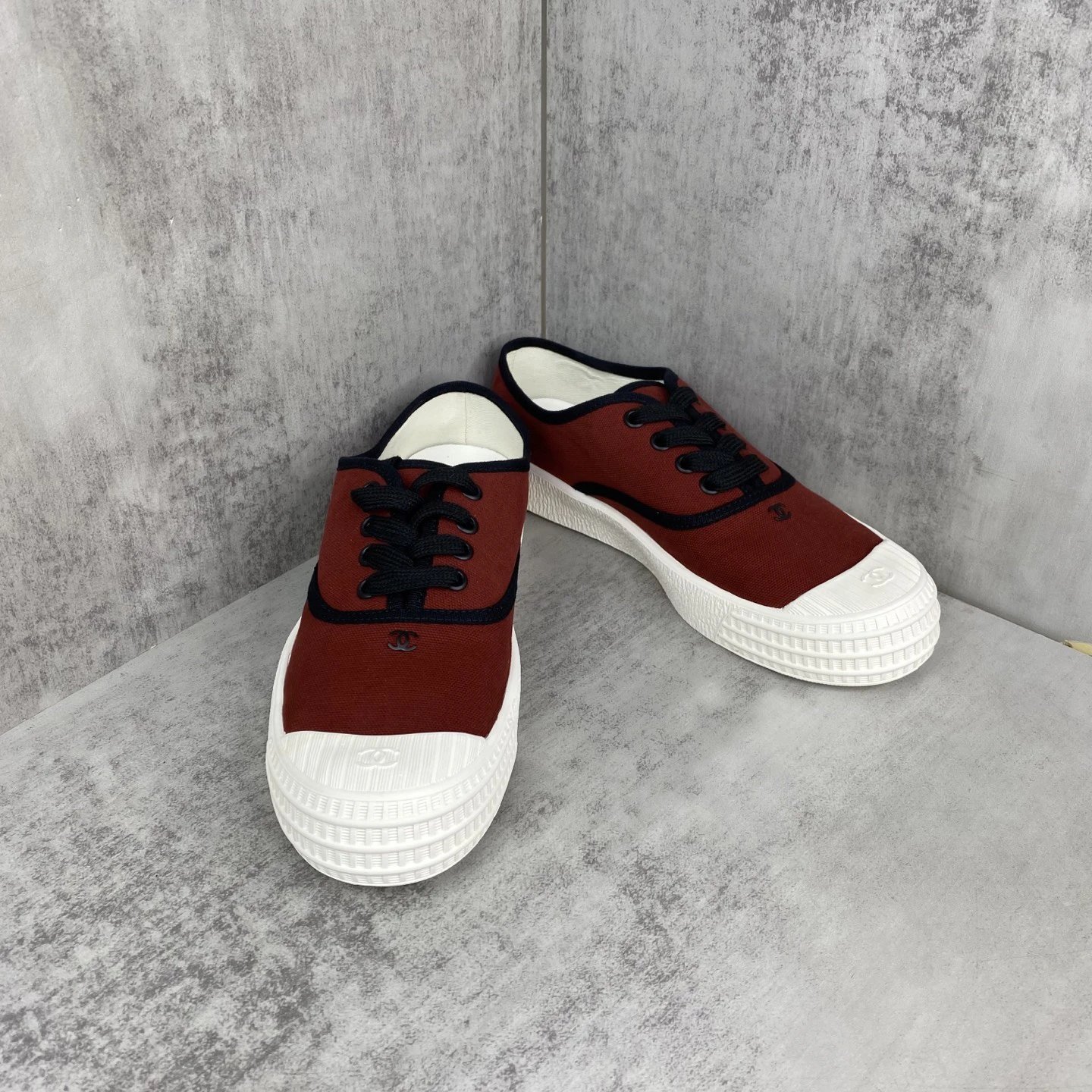 Vintage Canvas Low Top Sneakers with Rubber Sole in Crimson - Gallery Image 2 - Detailed View