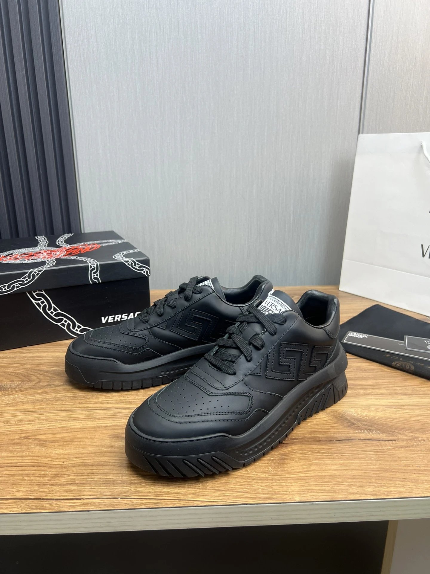 Luxury Leather Casual Sneakers Low Top Obsidian Black - Gallery Image 4 - Detailed View