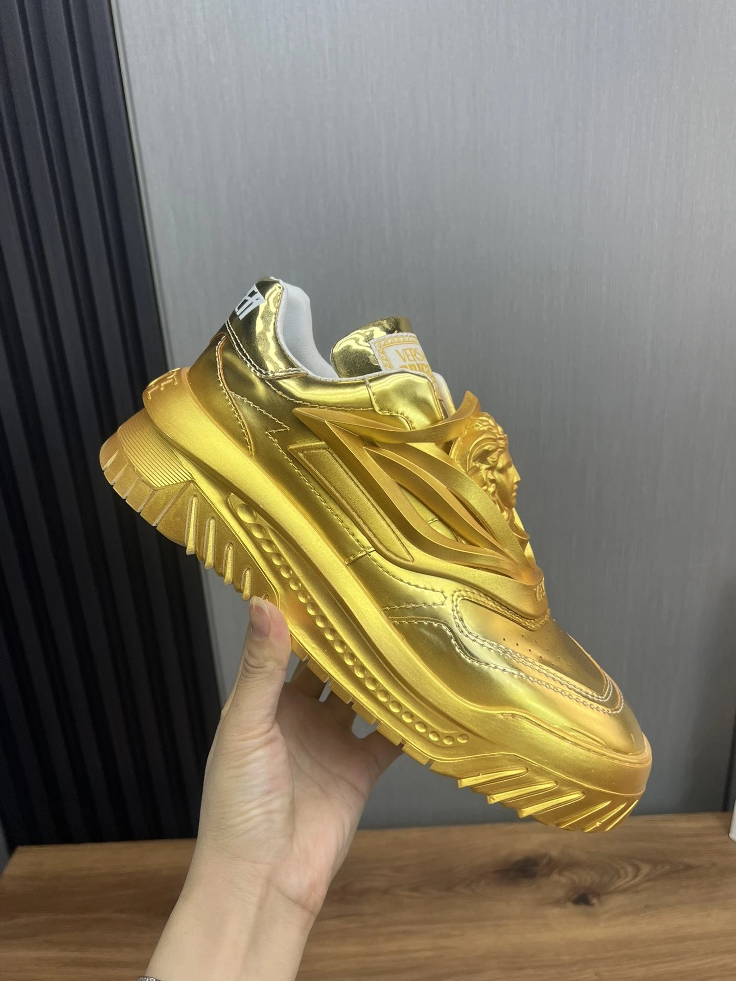 Luxury Leather Sneakers Metallic Gold - Gallery Image 4 - Detailed View