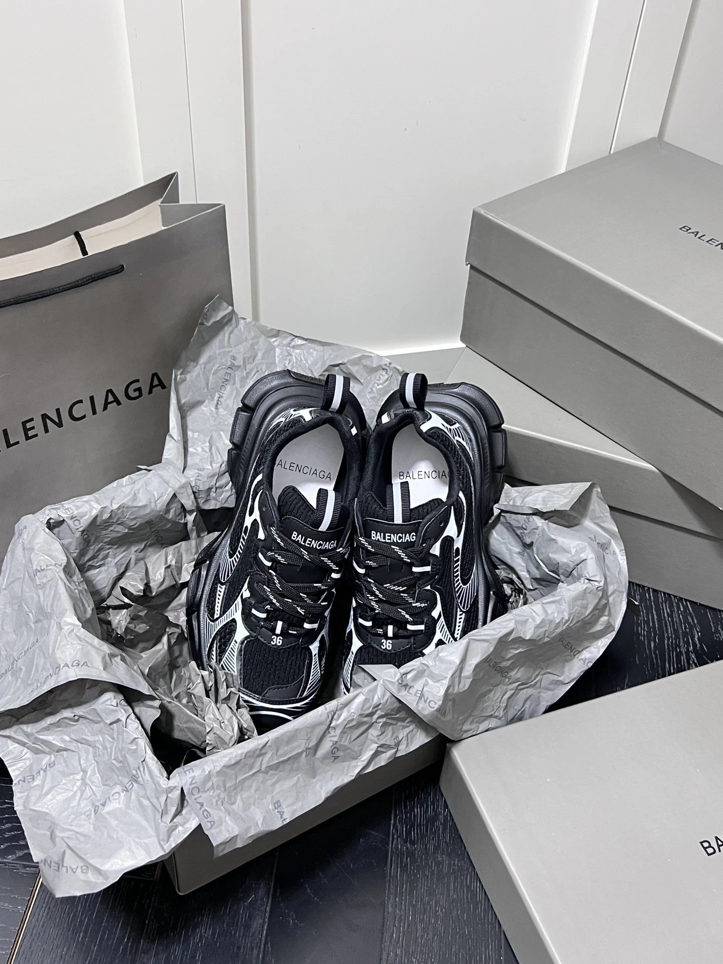 Retro Dad Sneakers Mesh Leather Chunky Sole Graphite Black - Gallery Image 9 - Detailed View