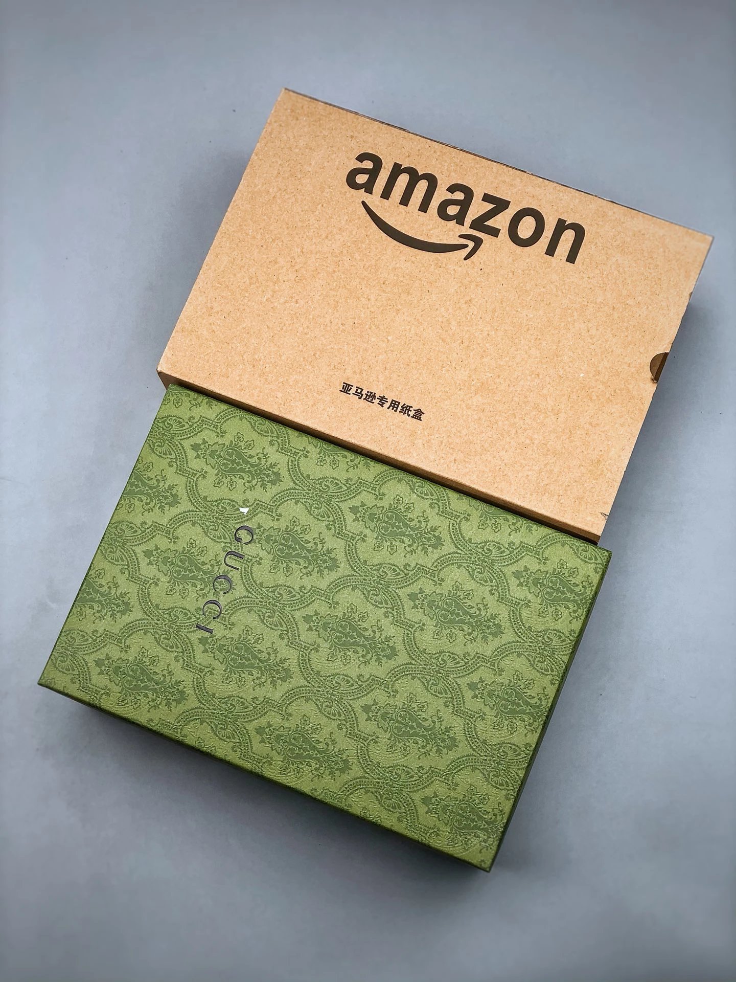 Gucci Distressed Screener Beige Sneakers Red Green - Gallery Image 3 - Detailed View