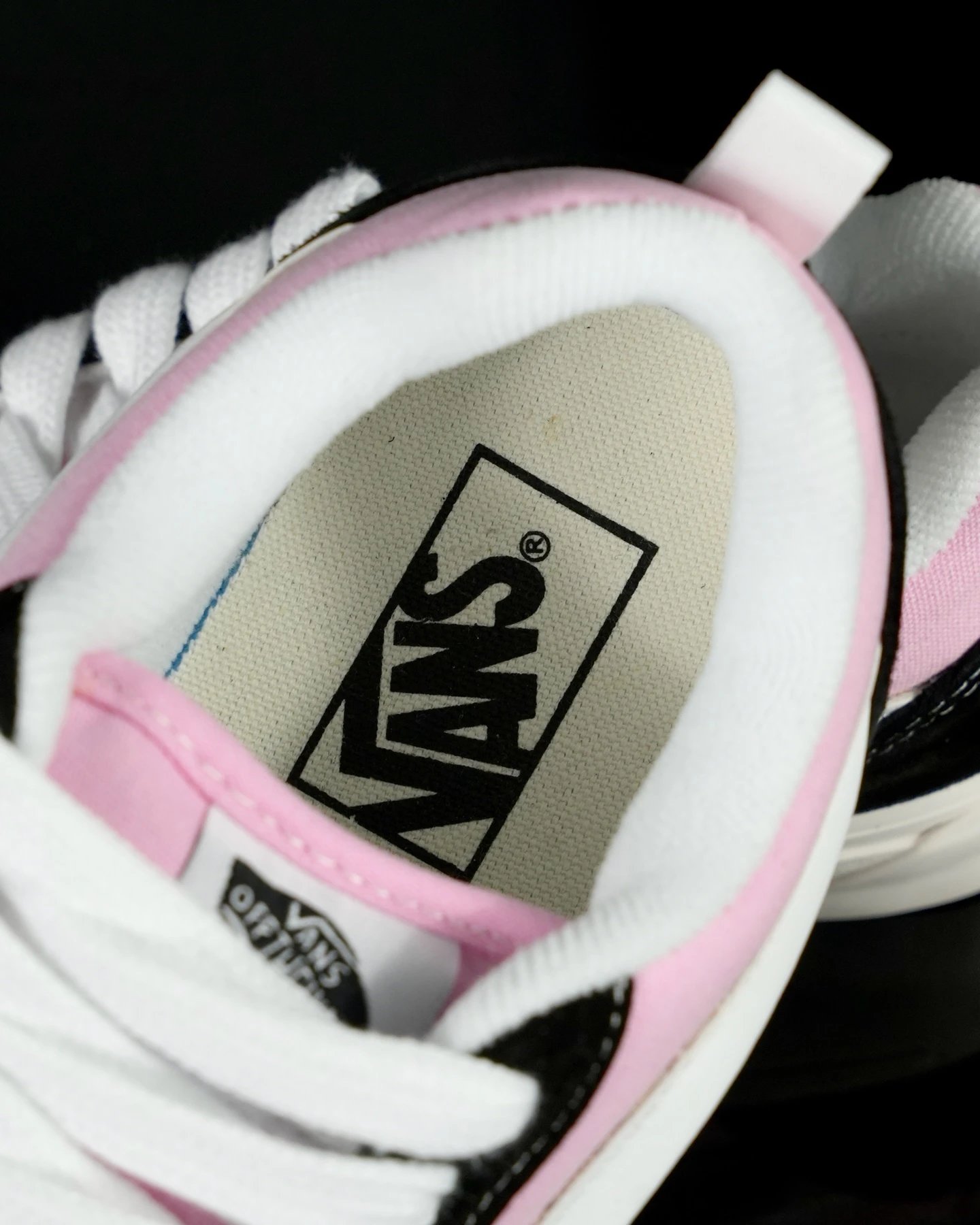 Retro Chunky Skate Sneakers Pink Noir - Gallery Image 6 - Detailed View