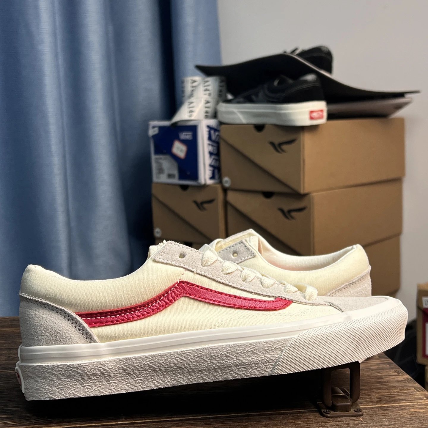 Old Skool 36 Canvas Sneakers Ivory with Crimson Stripes - Gallery Image 3 - Detailed View