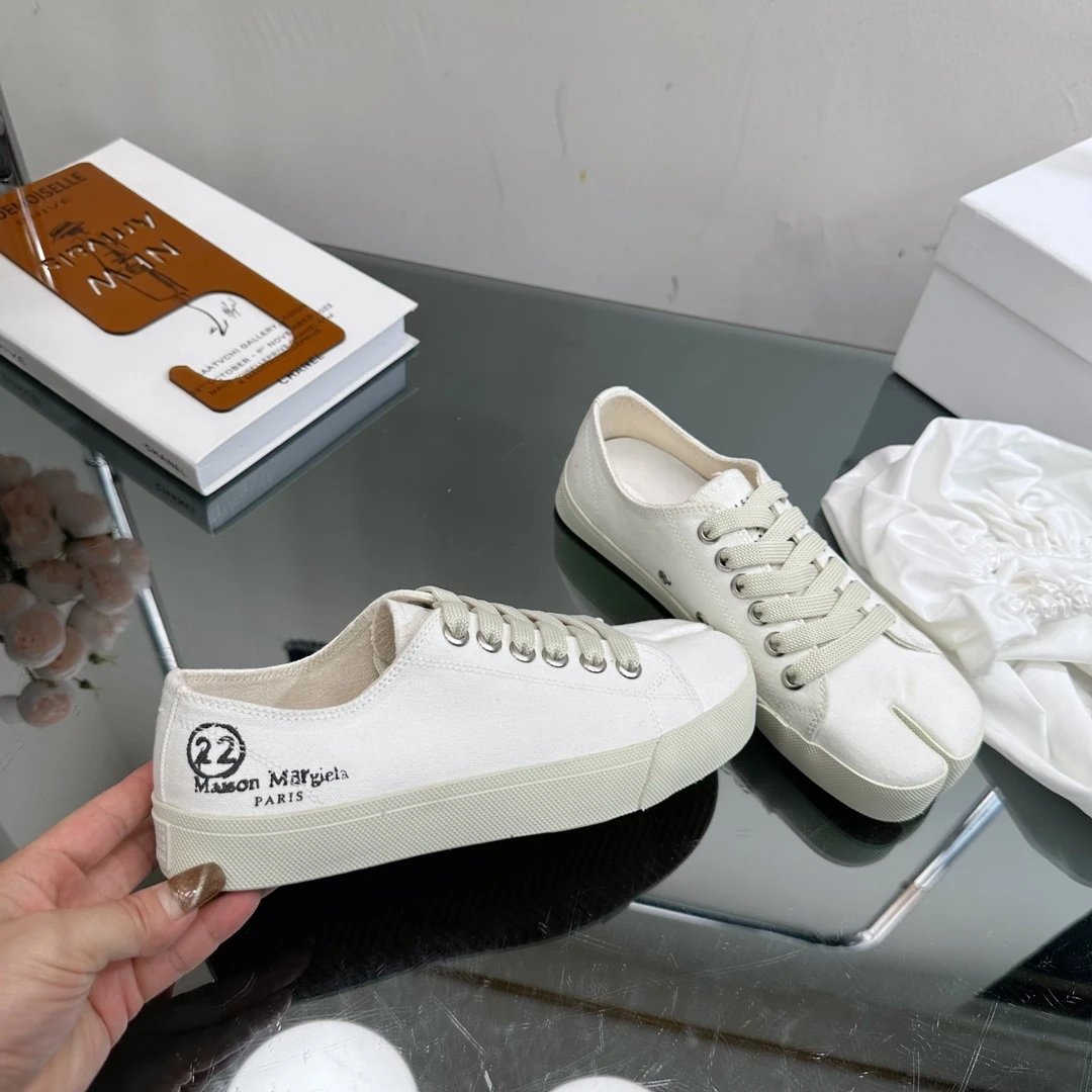 Maison Margiela MM6 Tabi Canvas Sneakers White - Gallery Image 6 - Detailed View